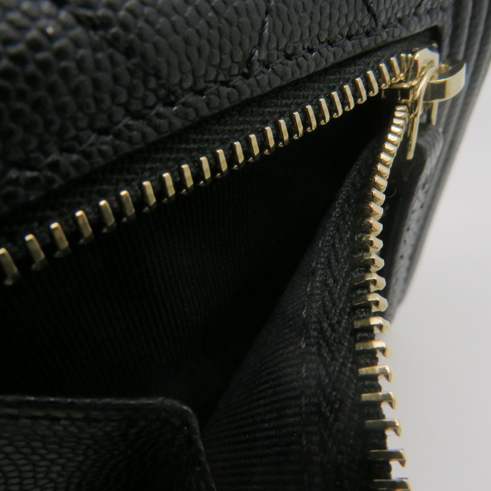 CHANEL Rhombus Caviar Leather Short Wallet Gold Buckle Short Wallet Black