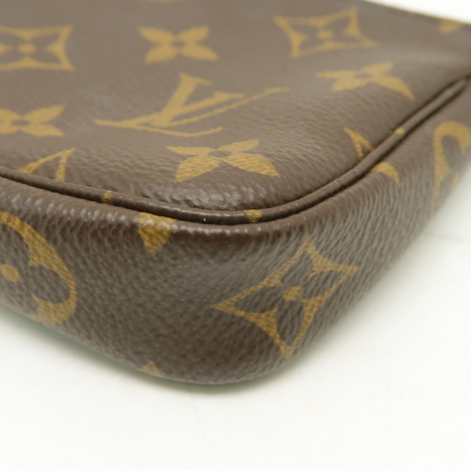LOUIS VUITTON Monogram Mini Pochette金扣手挽袋棕色