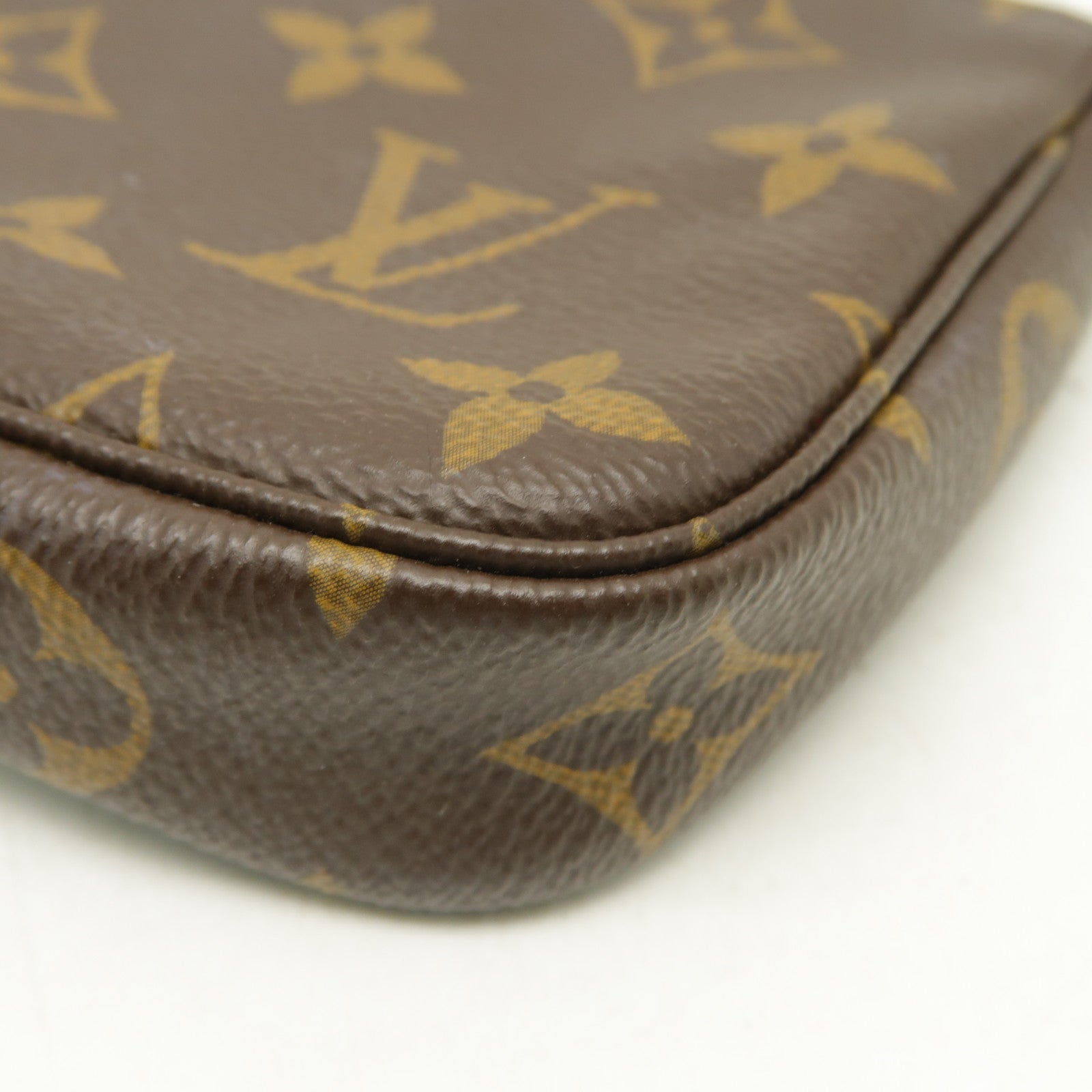 LOUIS VUITTON Monogram Mini Pochette金扣手挽袋棕色