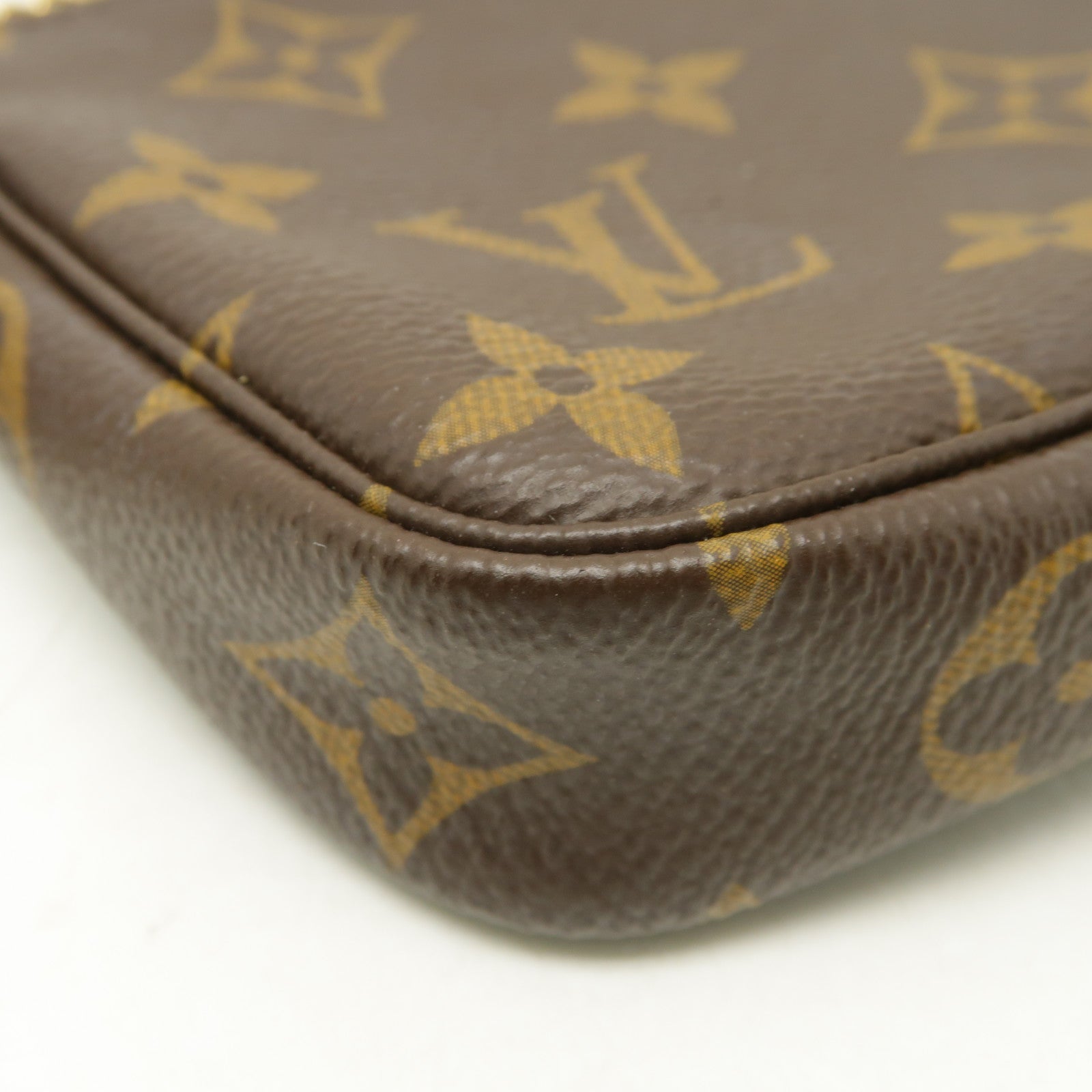 LOUIS VUITTON Monogram Mini Pochette金扣手挽袋棕色