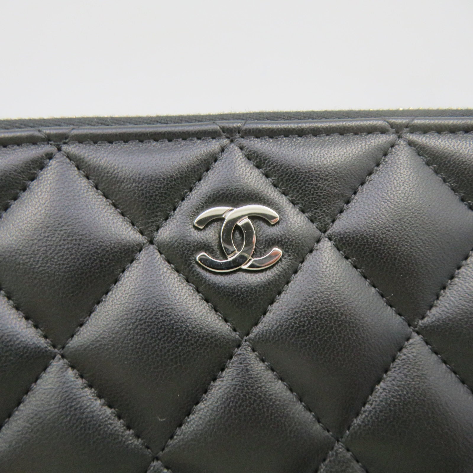 CHANEL 菱格羊皮皮革Pouch銀扣手拿包黑色