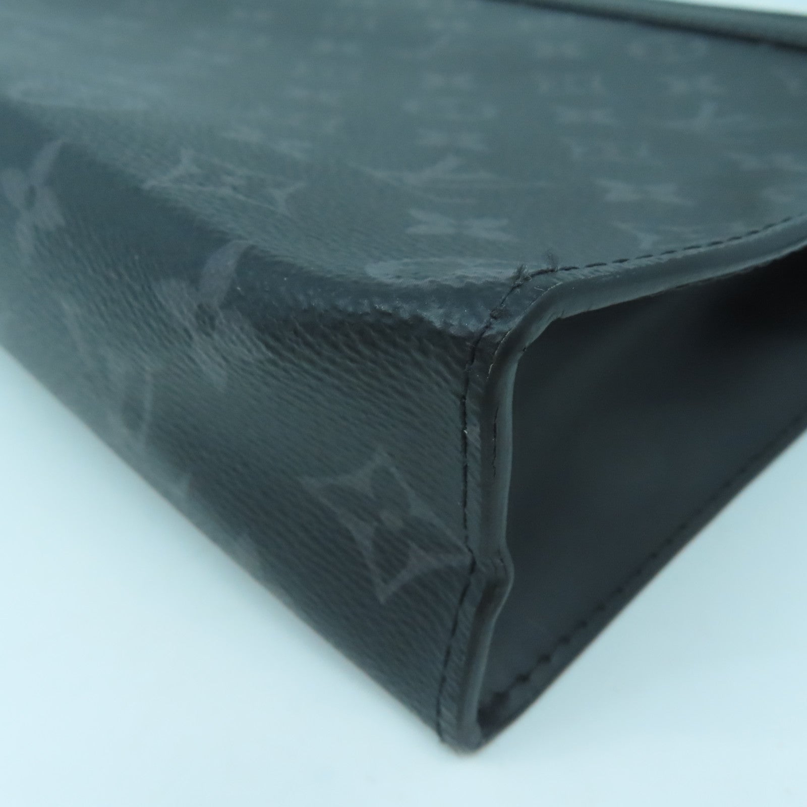 LOUIS VUITTON Monogram Eclipse Pochette Voyage手拿包黑色