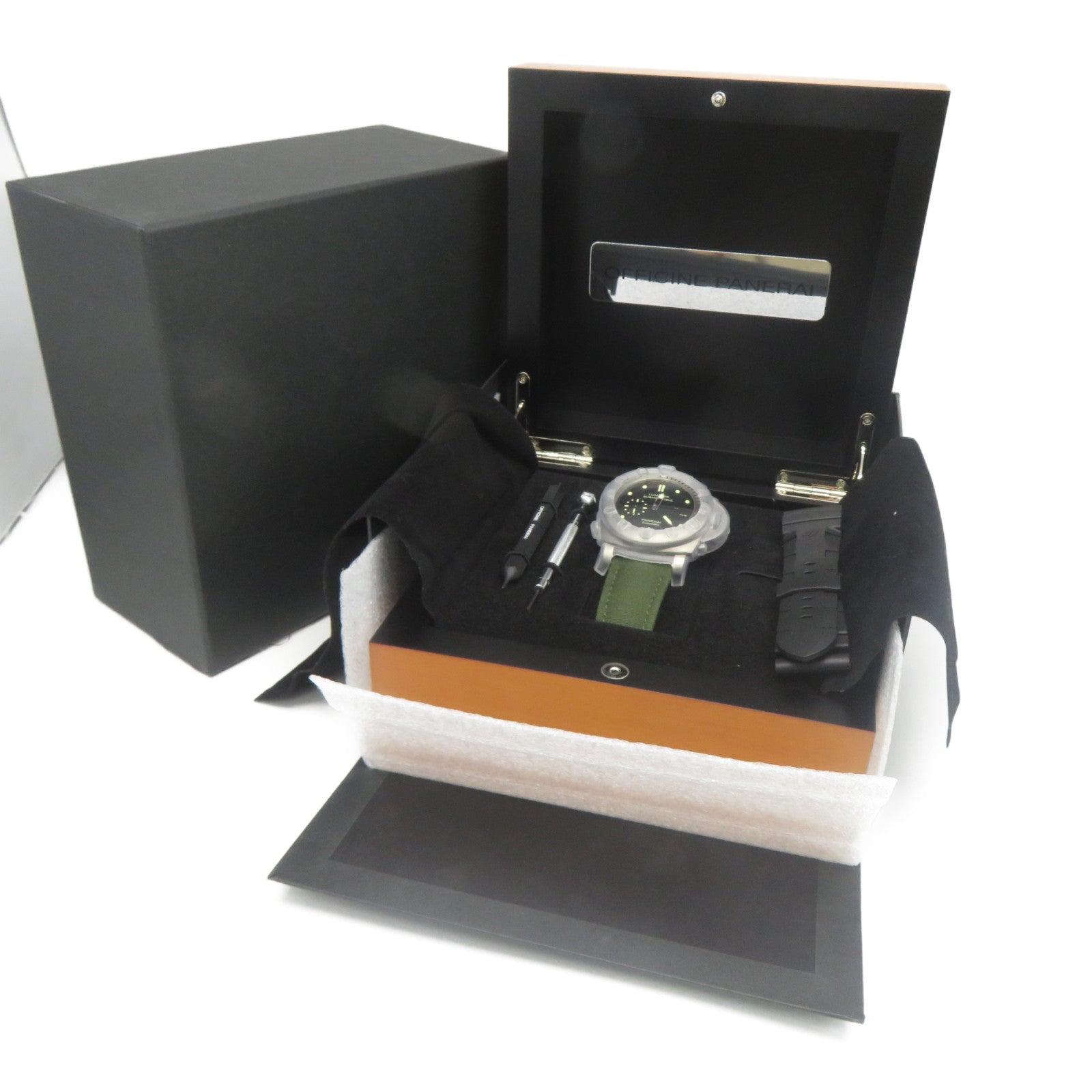 PANERAI Luminor Submersible Titanium手錶自動機芯黑色