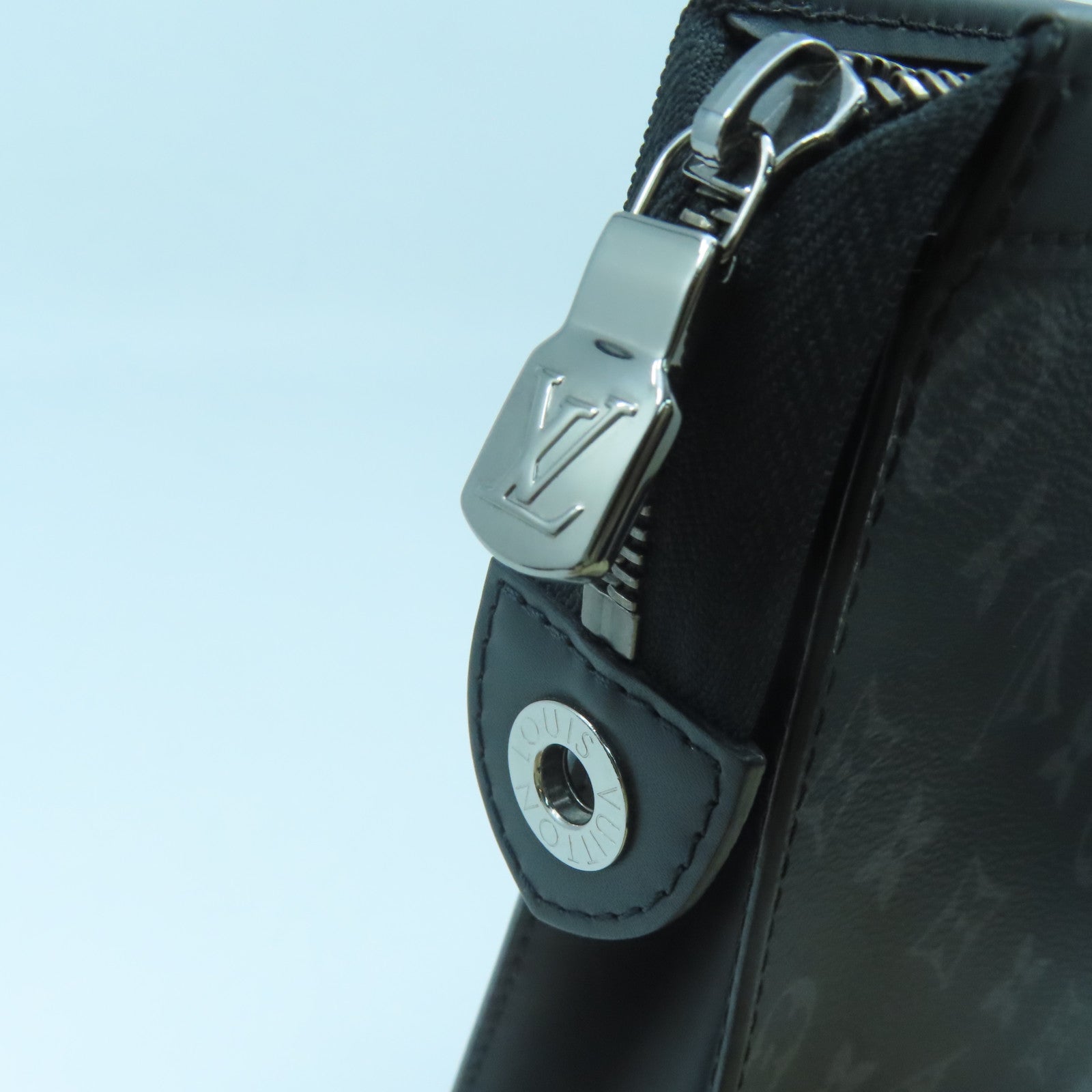 LOUIS VUITTON Monogram Eclipse Pochette Voyage手拿包黑色