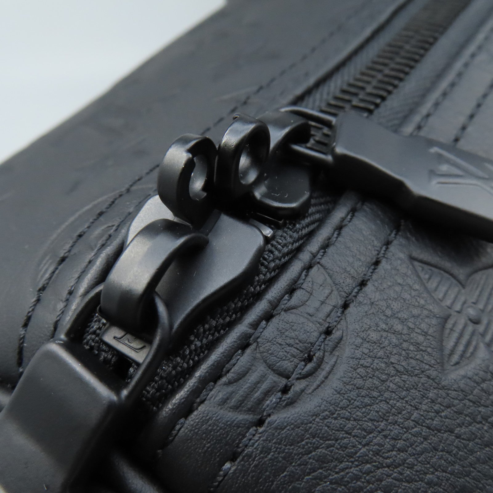 LOUIS VUITTON Monogram Shadow Keepall 50 Bandoulie Boston Bag旅行包黑色