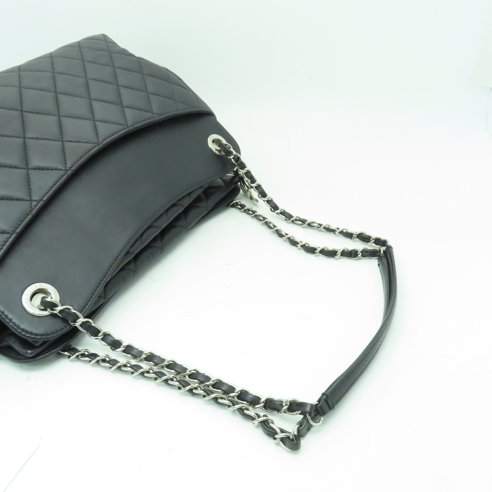 CHANEL 菱格牛皮皮革Chain Shoulder銀扣鏈帶肩背袋黑色