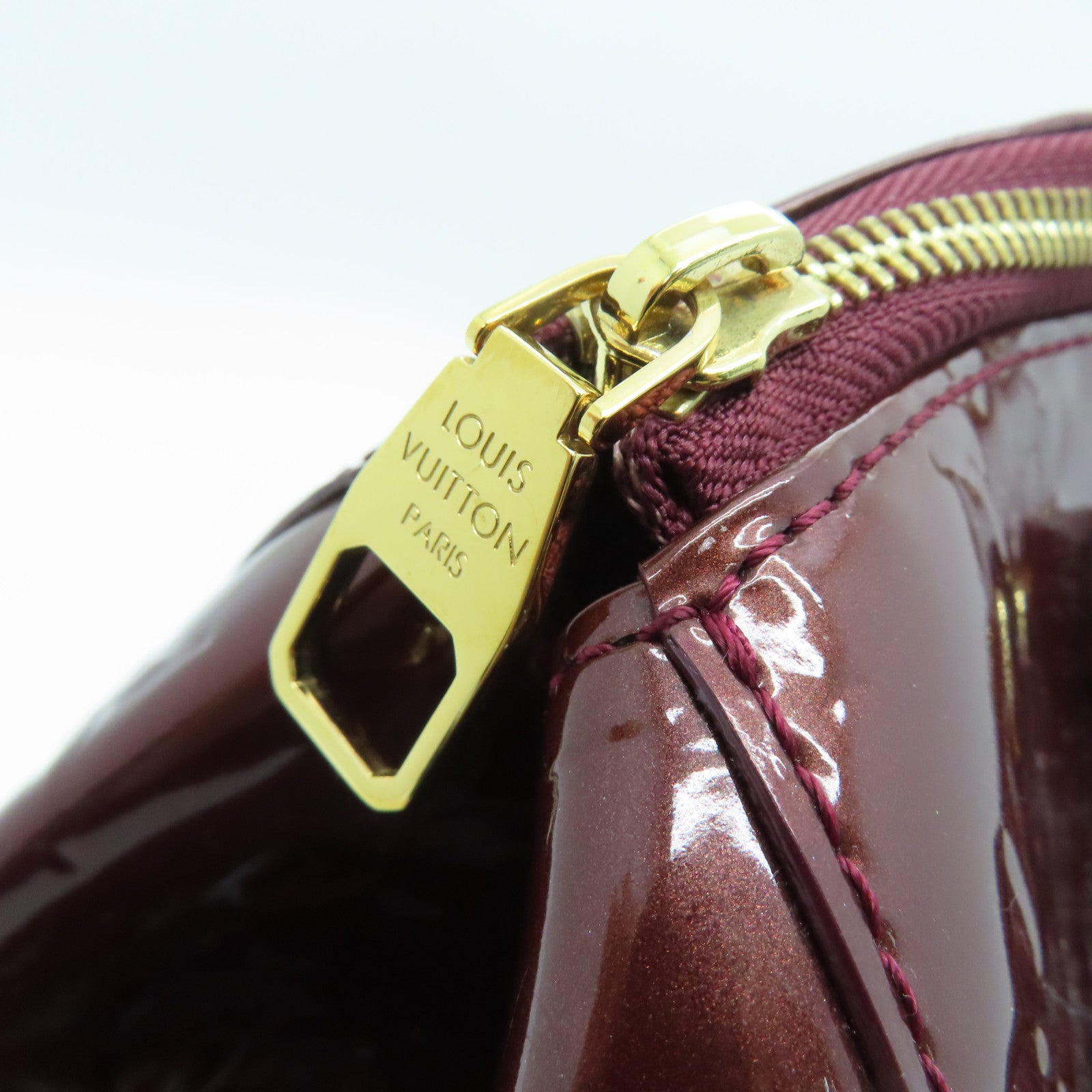 LOUIS VUITTON 【Sharp Discount】Vernis Sherwood GM Gold Buckle Hand Bag Wine Red