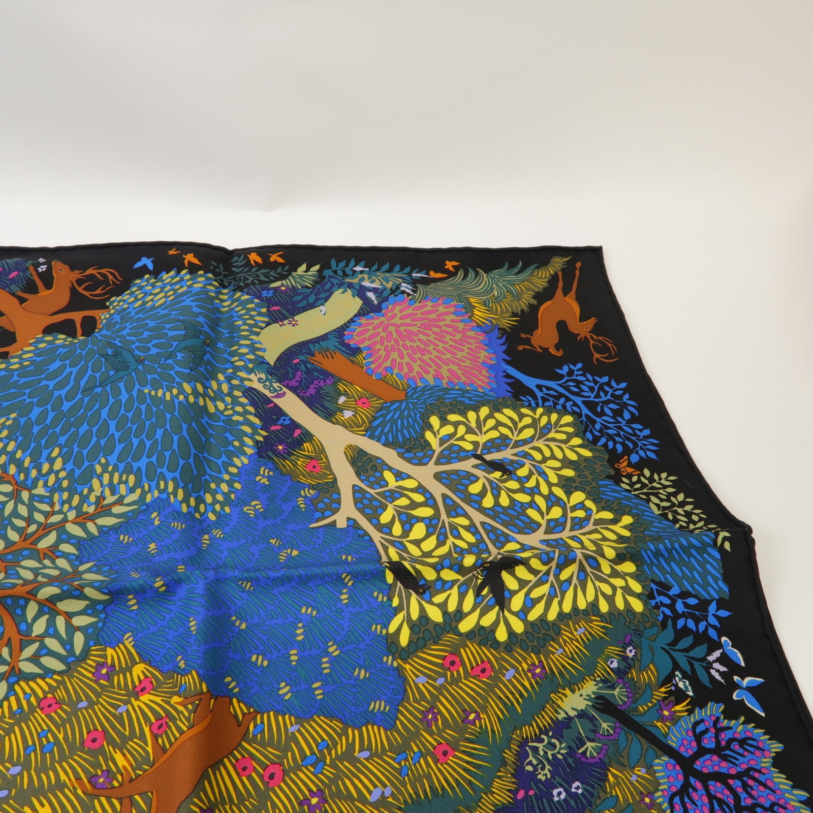 HERMES 絲質Scarf絲巾黒色/彩色