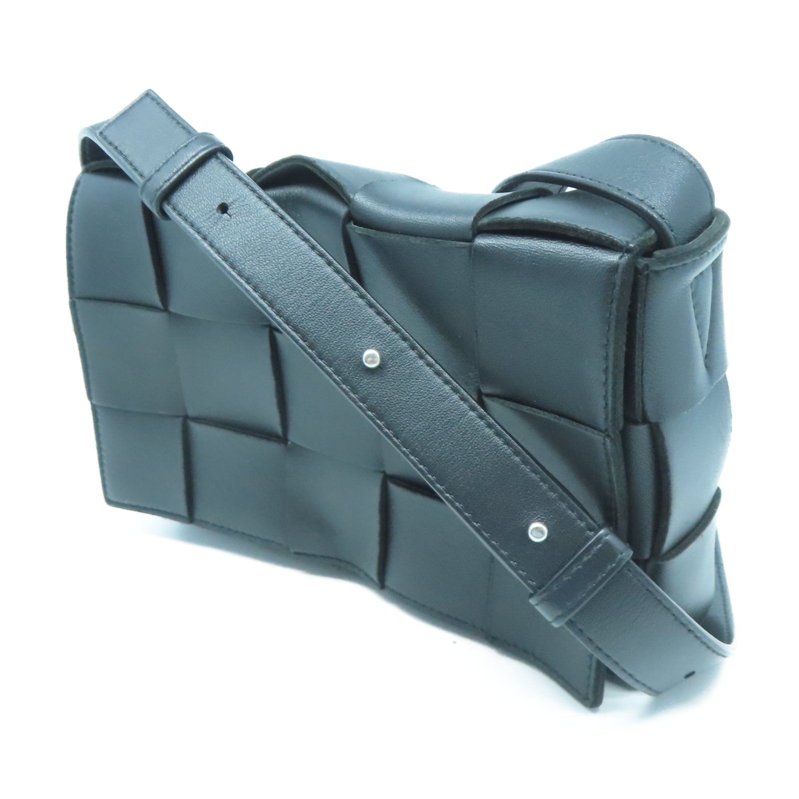 BOTTEGA VENETA 羊皮皮革Cassette銀扣肩背袋黑色