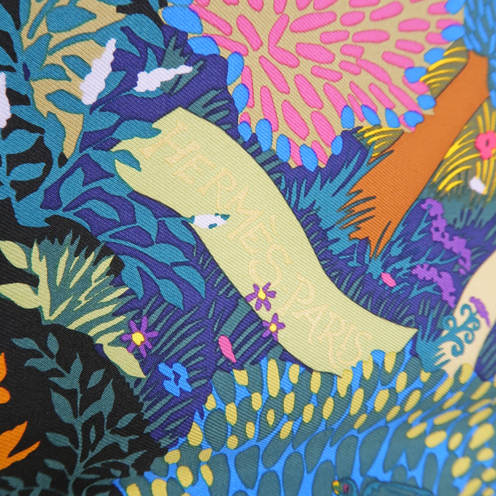 HERMES 絲質Scarf絲巾黒色/彩色