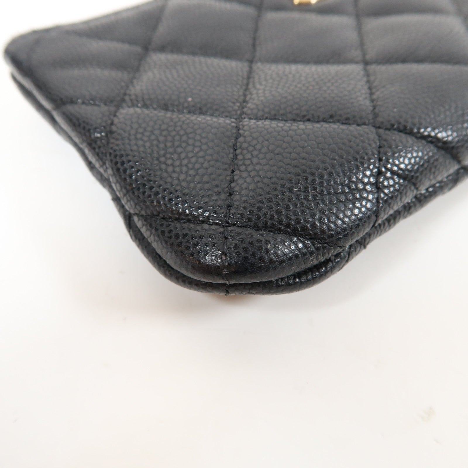 CHANEL 菱格Caviar皮革Pouch金扣手拿包黑色