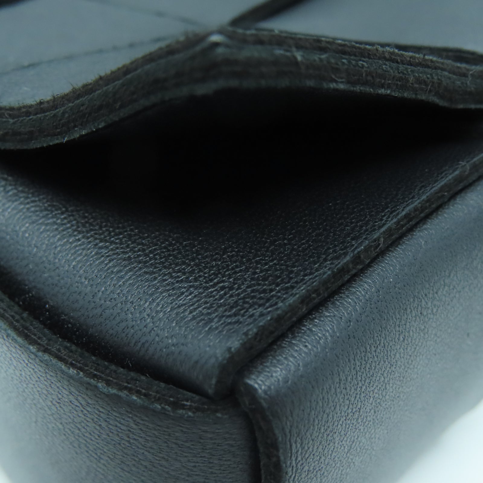 BOTTEGA VENETA 羊皮皮革Cassette銀扣肩背袋黑色