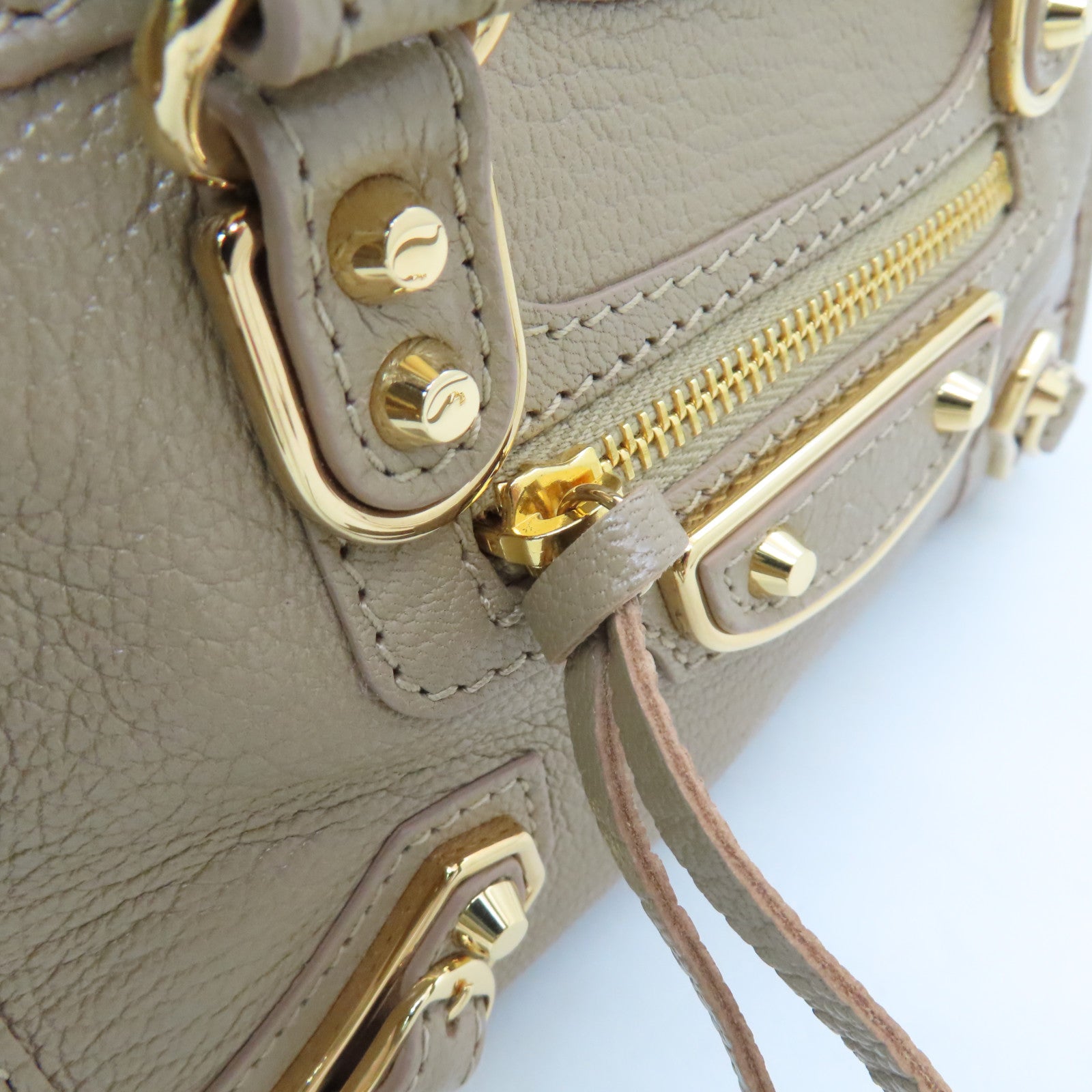 BALENCIAGA 牛皮皮革Nano City金扣手挽肩背两用袋杏色