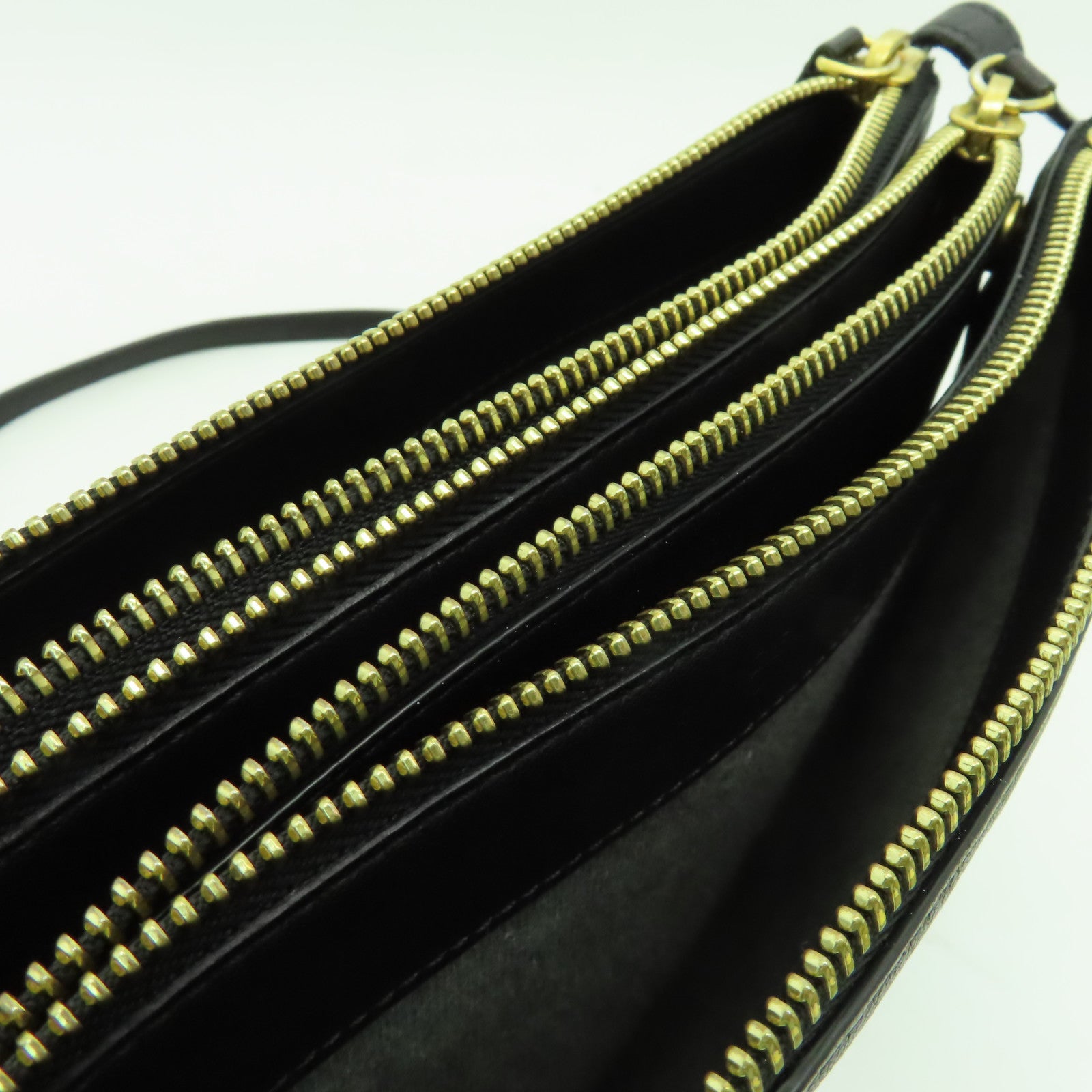 CELINE 羊皮皮革Trio金扣肩背袋黒色