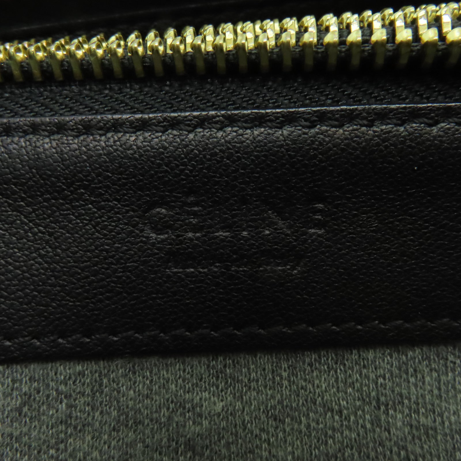 CELINE 羊皮皮革Trio金扣肩背袋黒色