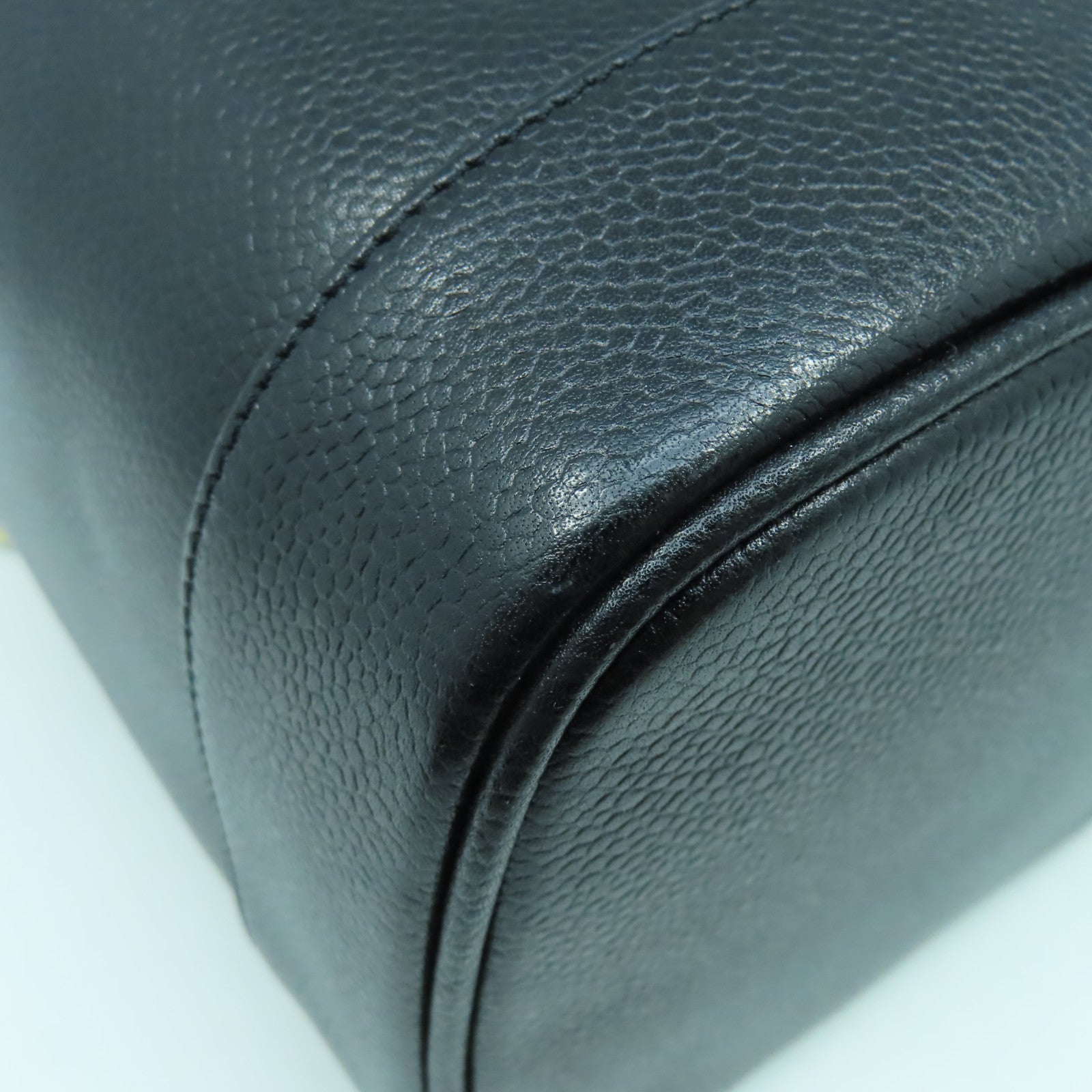 CHANEL Caviar皮革Vanity Case金扣手挽袋黑色