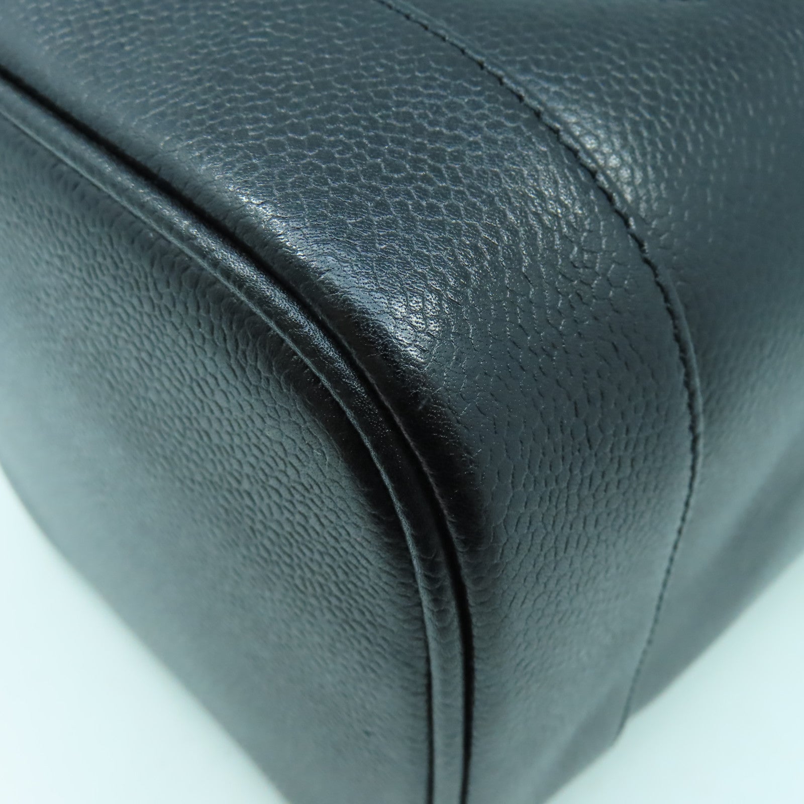 CHANEL Caviar皮革Vanity Case金扣手挽袋黑色