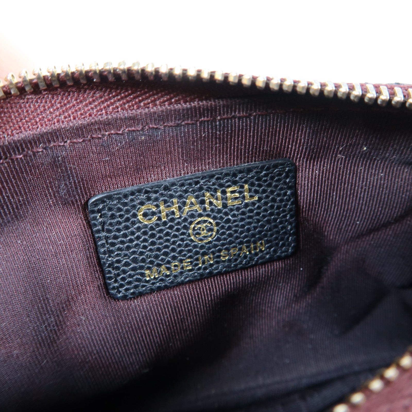 CHANEL 菱格Caviar皮革Pouch金扣手拿包黑色