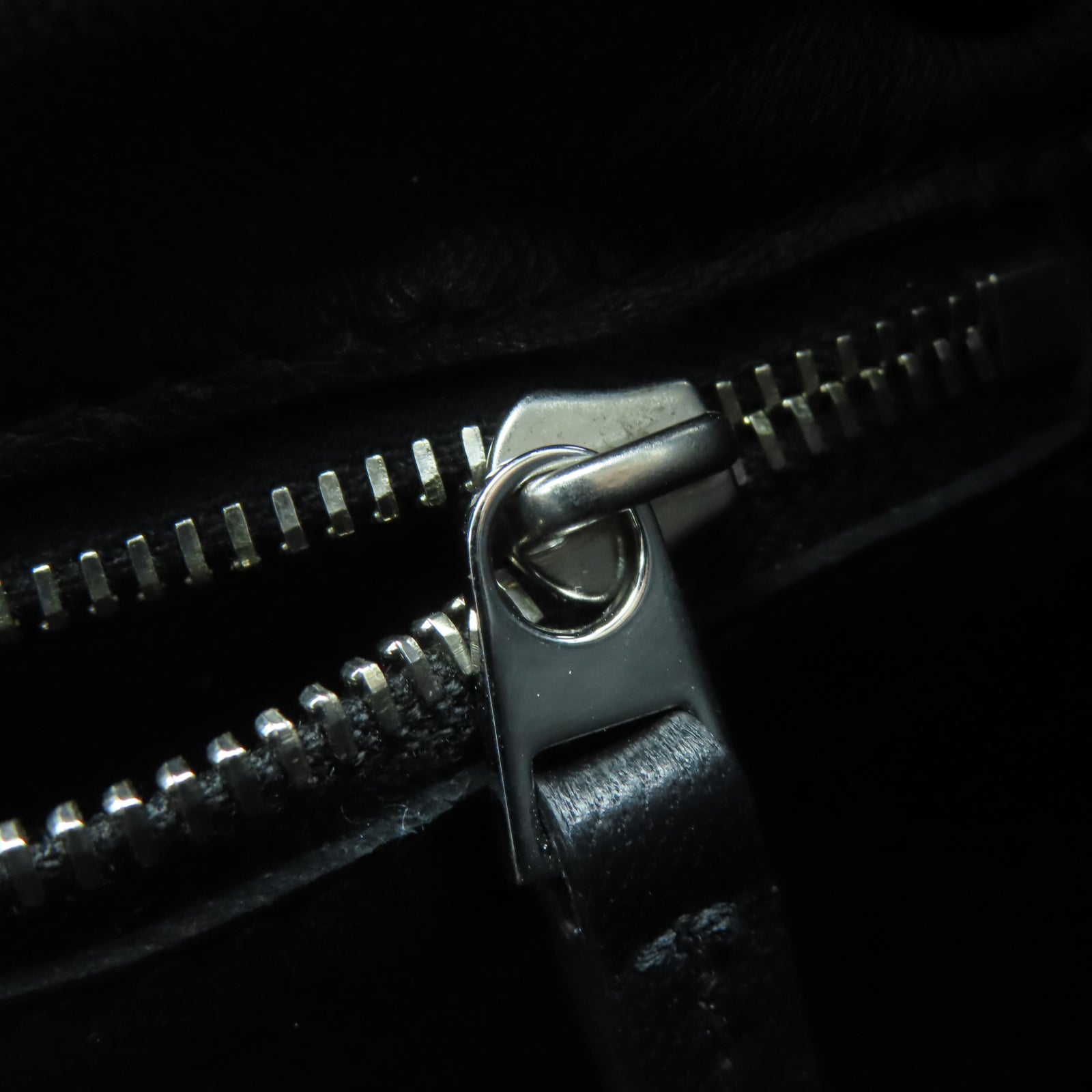 BOTTEGA VENETA 羊皮皮革Cassette銀扣肩背袋黑色