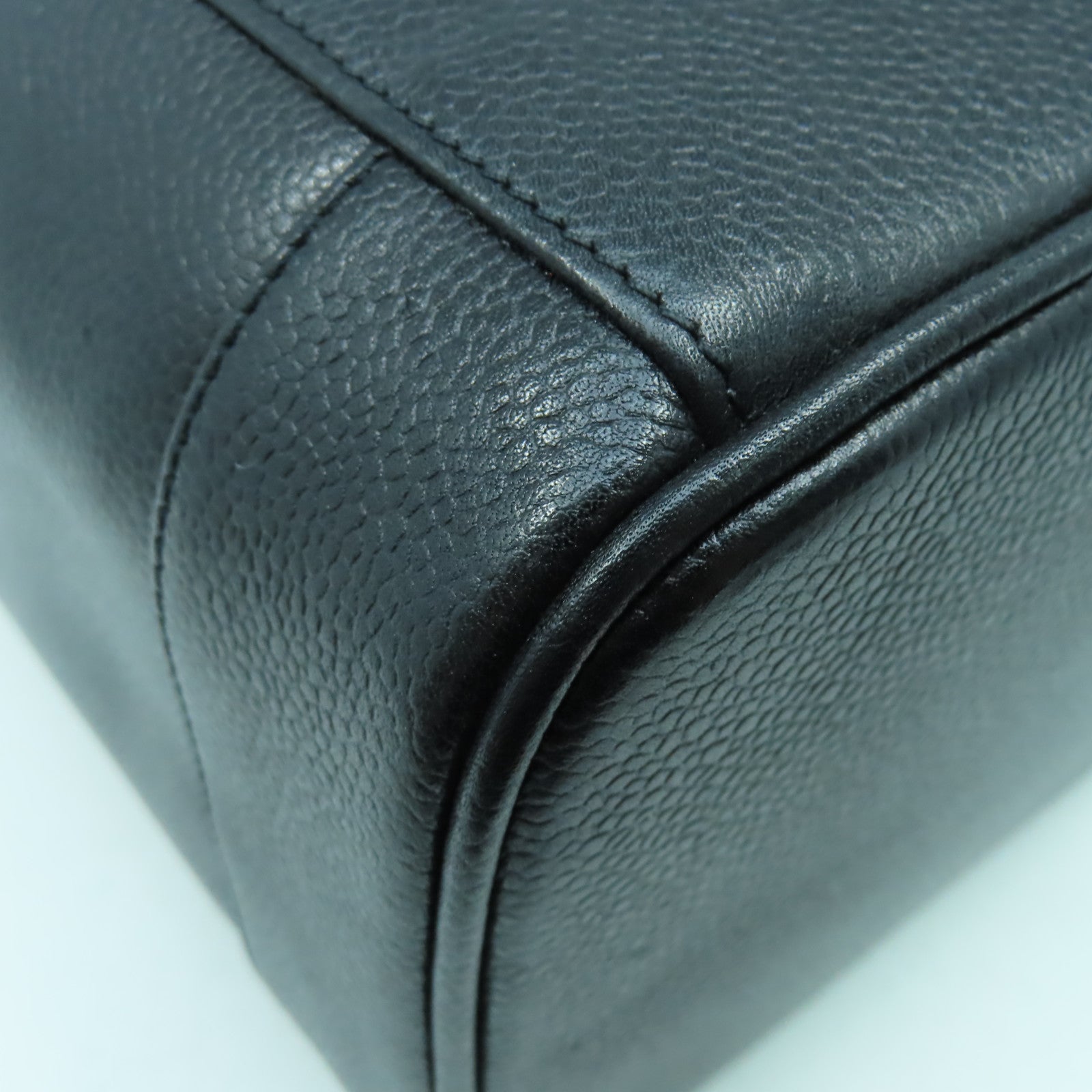 CHANEL Caviar皮革Vanity Case金扣手挽袋黑色