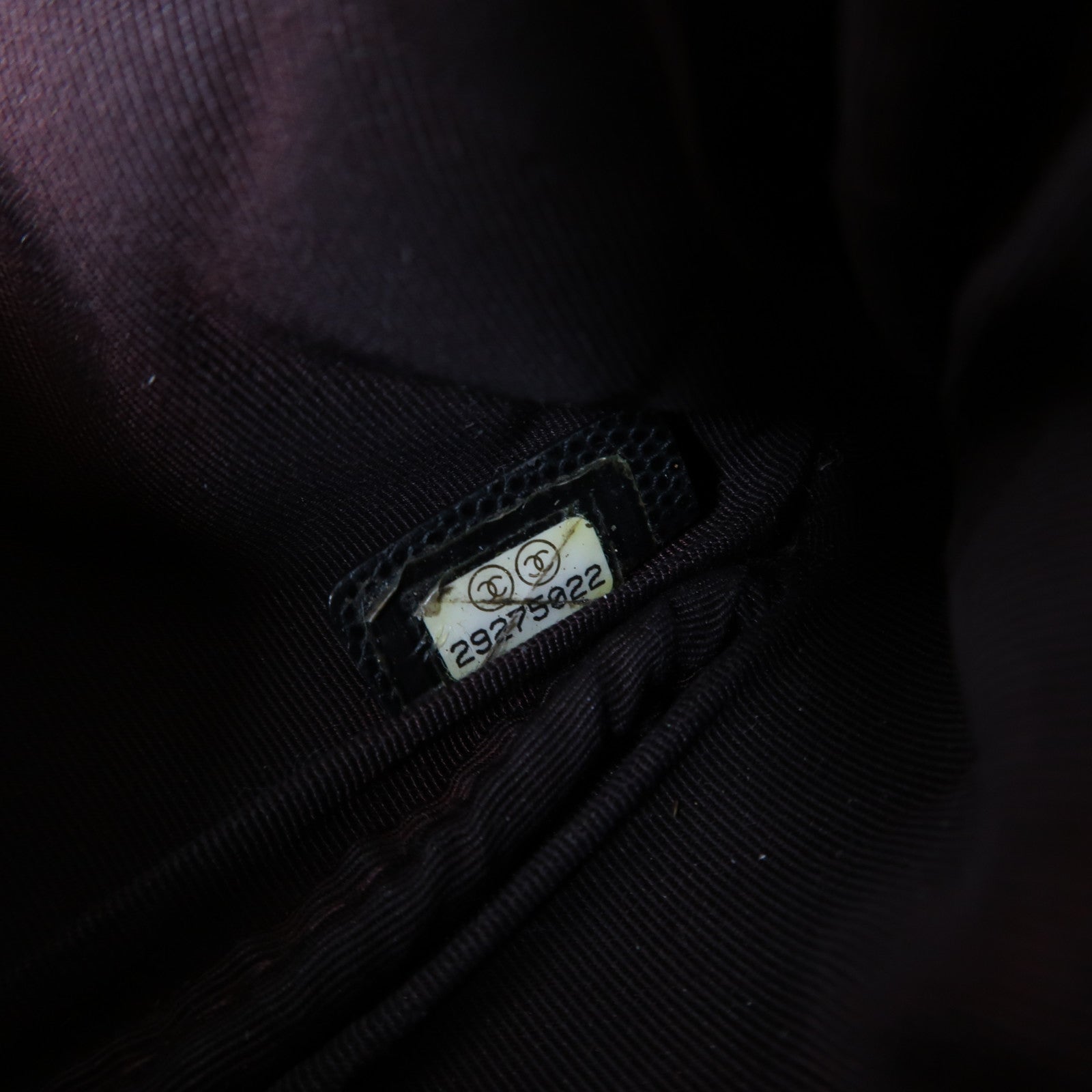 CHANEL 菱格Caviar皮革Pouch金扣手拿包黑色