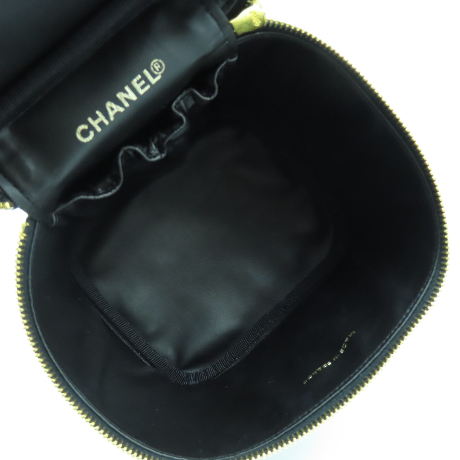 CHANEL Caviar皮革Vanity Case金扣手挽袋黑色