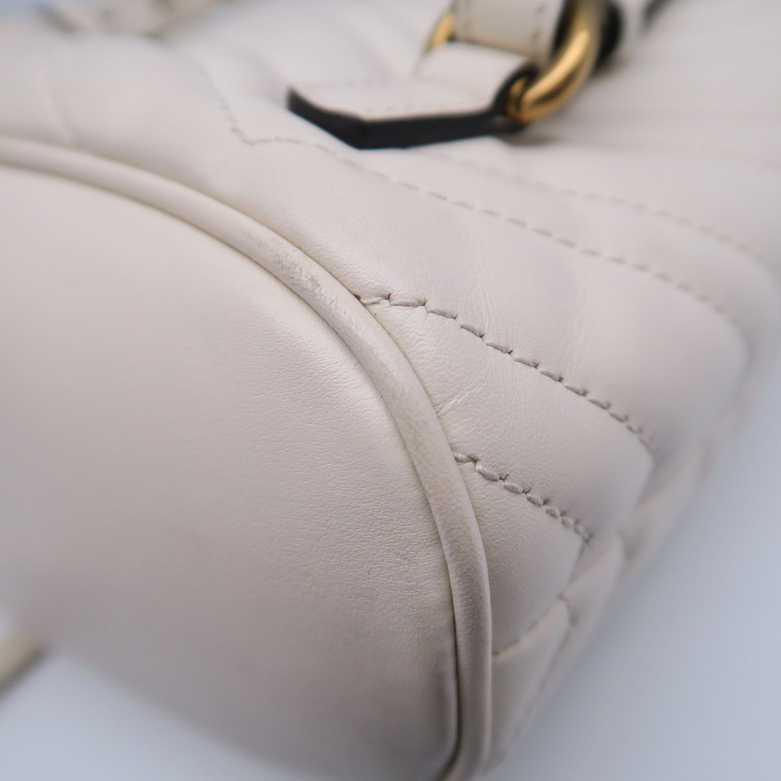 GUCCI 斜紋牛皮皮革Backpack金扣背包白色