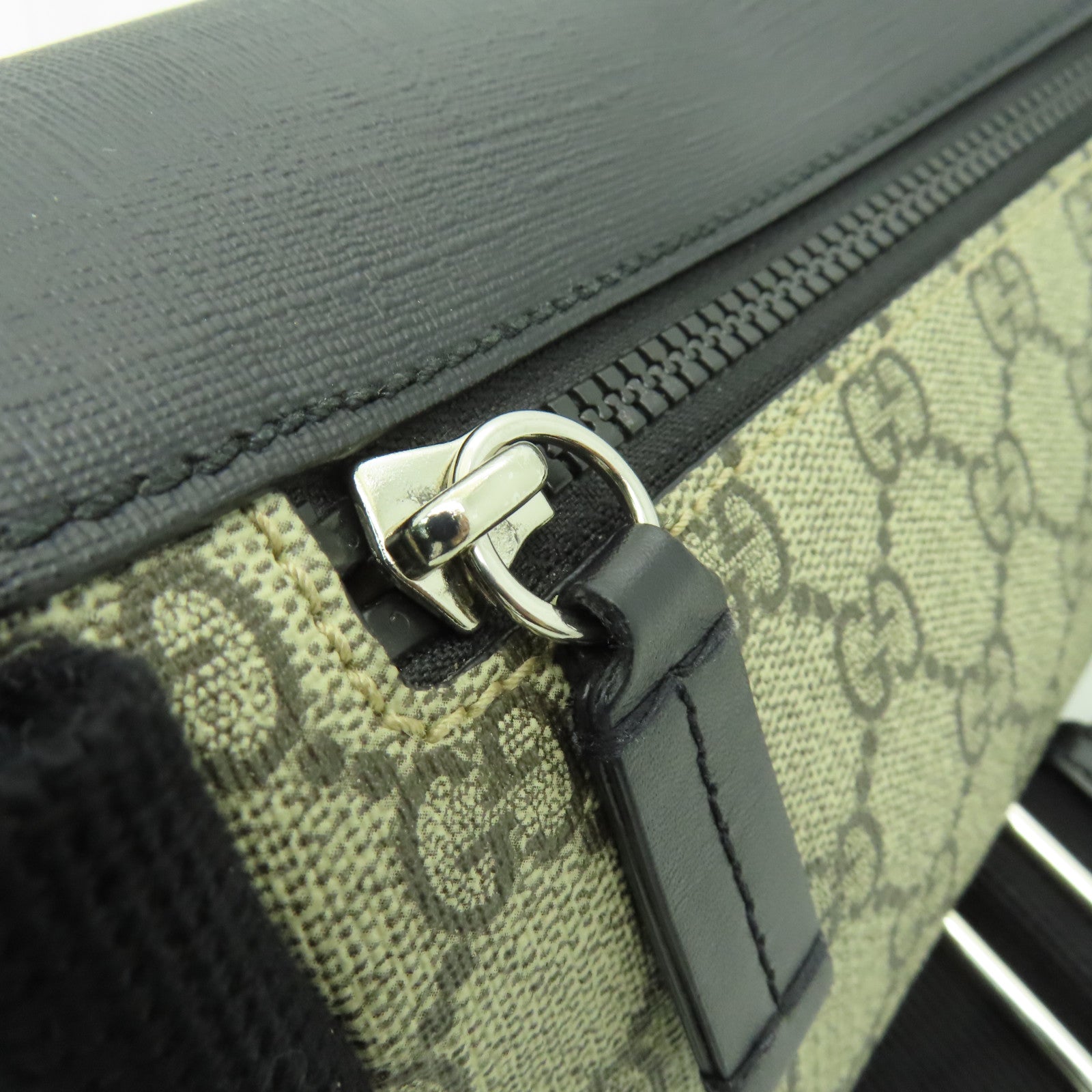GUCCI 塗層帆布Eden Belt Bag銀扣腰包黒色/棕色