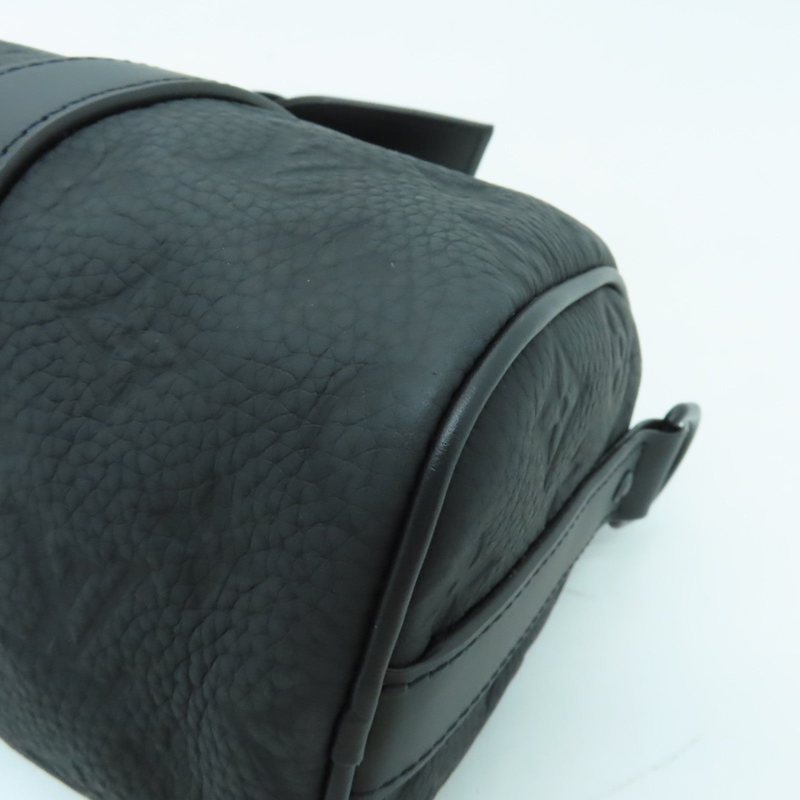 LOUIS VUITTON Taurillon皮革 Monogram Keepall Bandouliere 25黑扣手挽肩背兩用袋黑色
