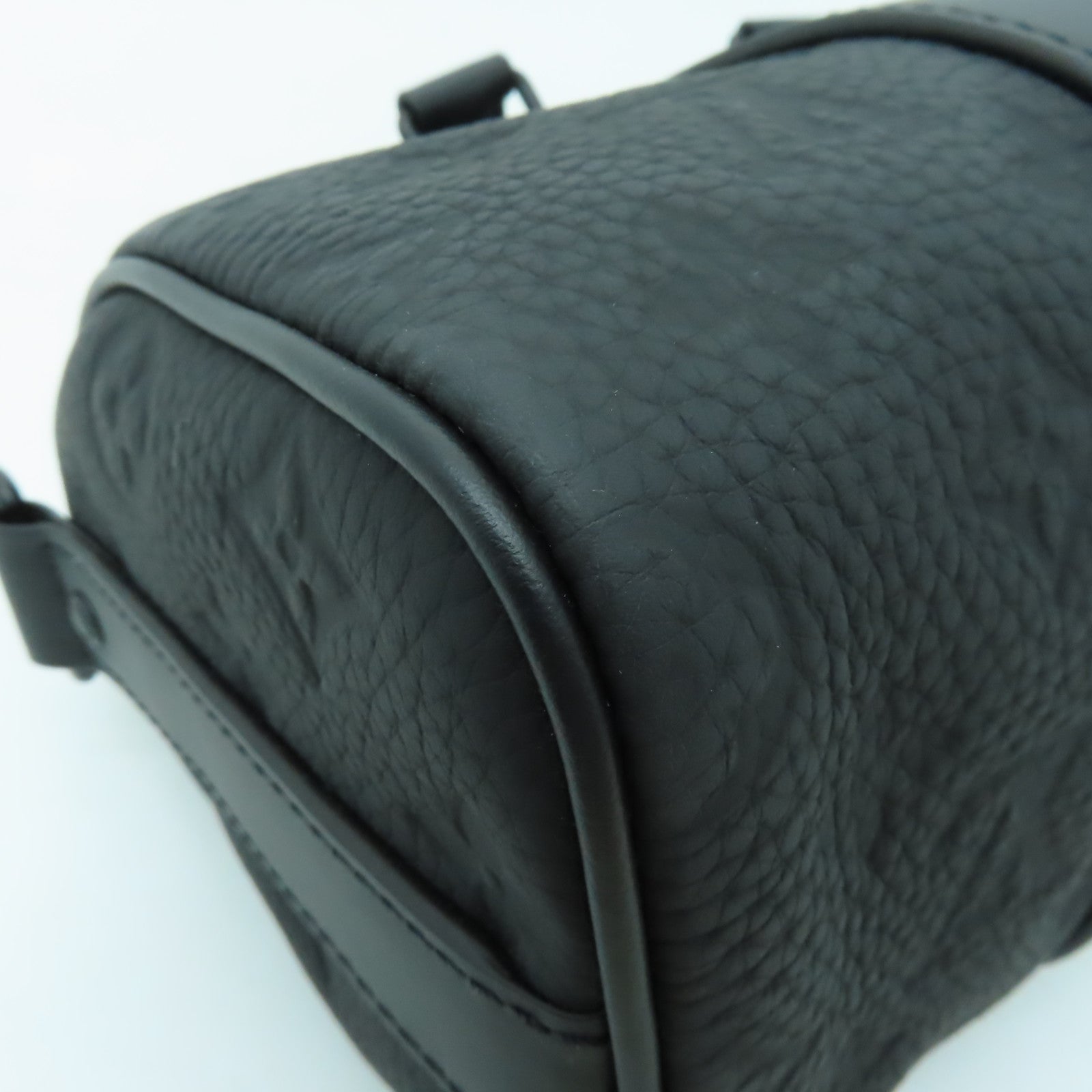 LOUIS VUITTON Taurillon皮革 Monogram Keepall Bandouliere 25黑扣手挽肩背兩用袋黑色