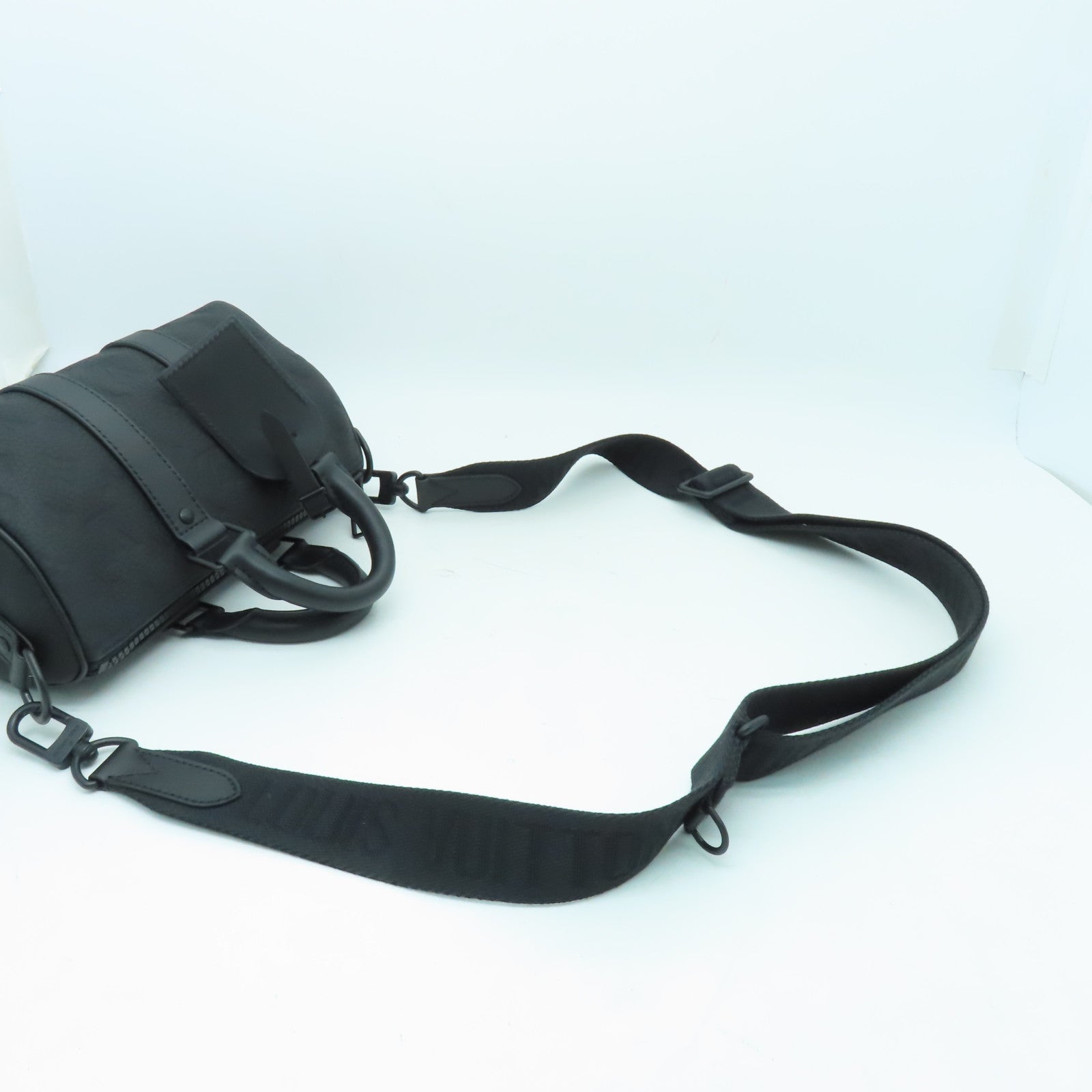 LOUIS VUITTON Taurillon皮革 Monogram Keepall Bandouliere 25黑扣手挽肩背兩用袋黑色