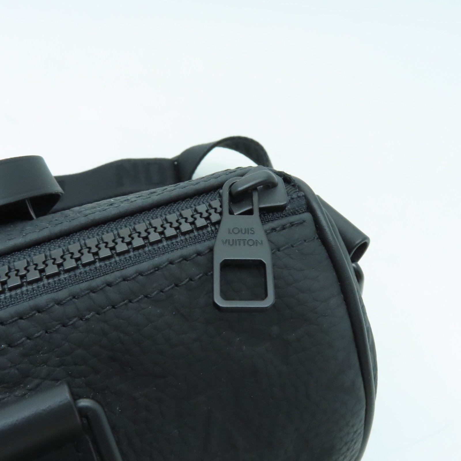 LOUIS VUITTON Taurillon皮革 Monogram Keepall Bandouliere 25黑扣手挽肩背兩用袋黑色