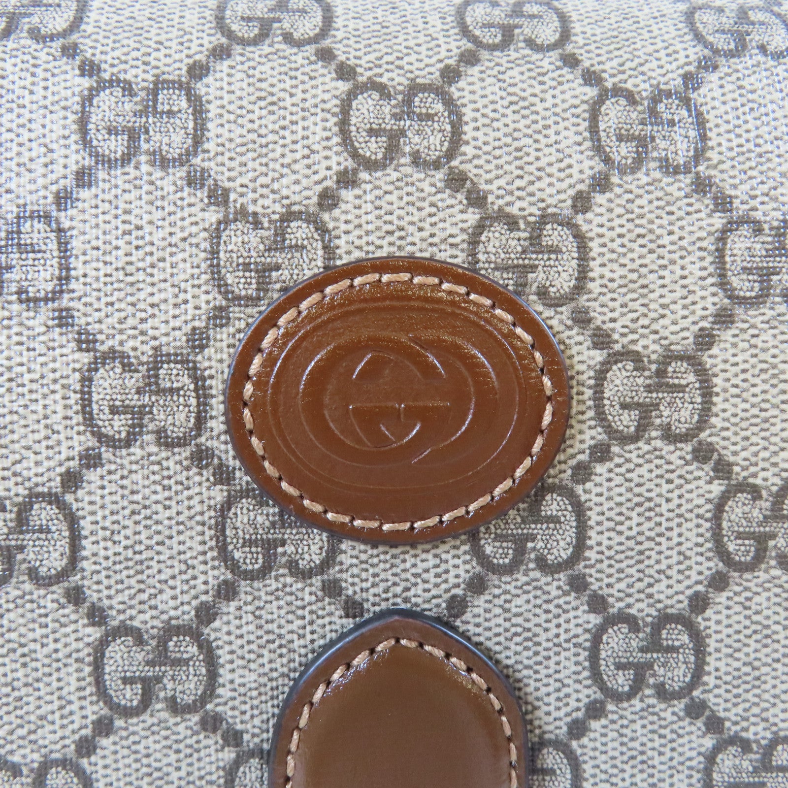 GUCCI 塗層帆布GG Retro金扣肩背袋啡色