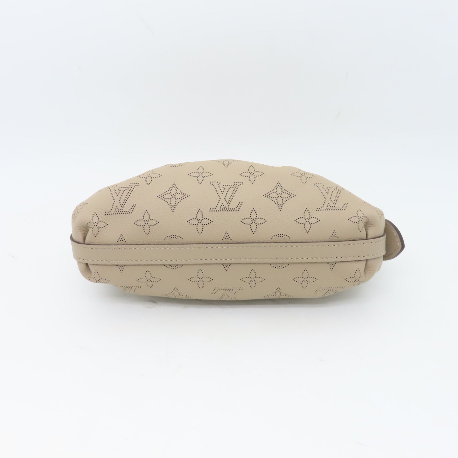 LOUIS VUITTON 【激減優惠】Mahina Scala Mini Pouch銀扣肩背袋米色