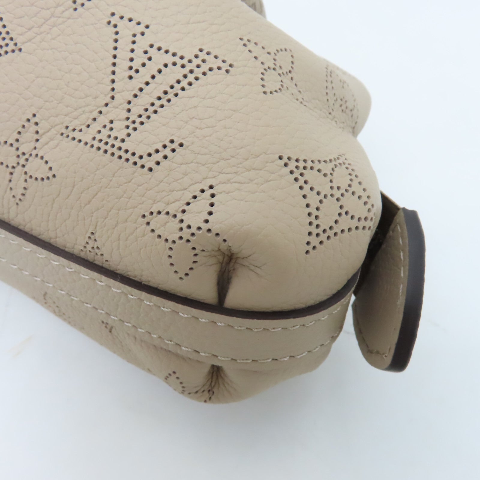LOUIS VUITTON 【激減優惠】Mahina Scala Mini Pouch銀扣肩背袋米色