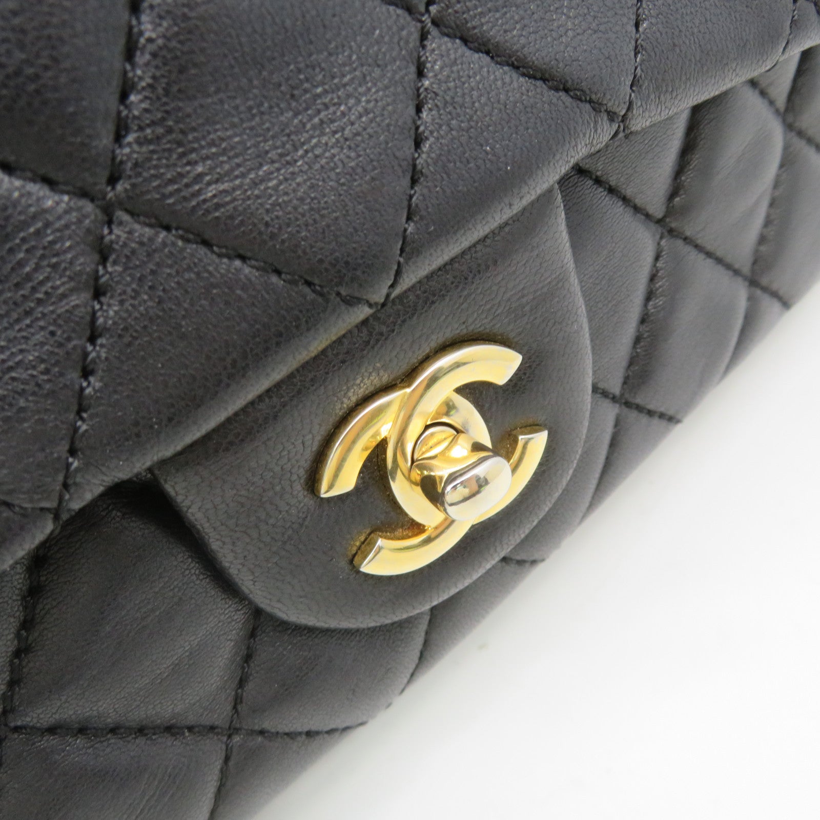 CHANEL rhombic sheepskin leather Chain Shoulder Bag gold buckle chain shoulder bag black