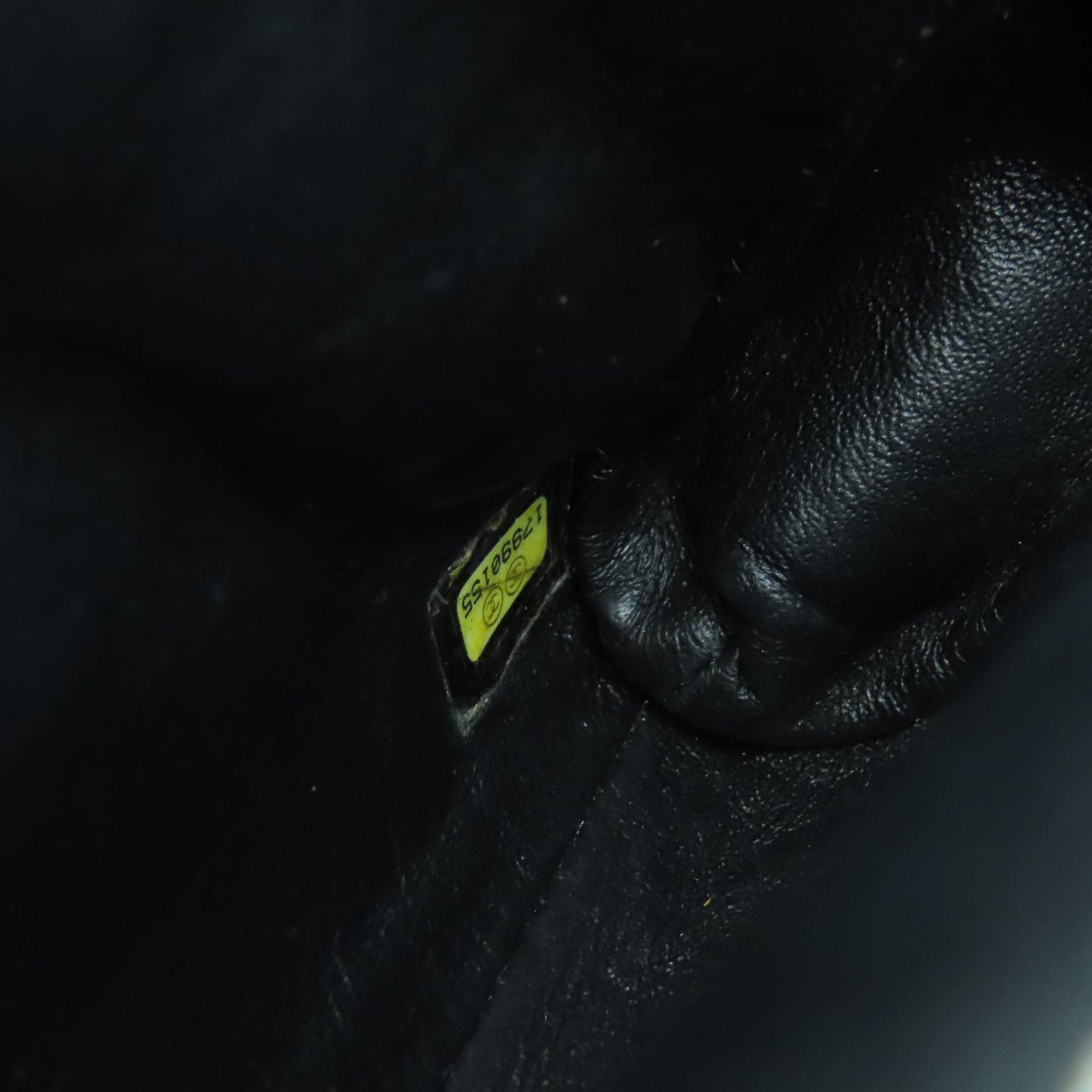 CHANEL 菱格Caviar皮革Chain Shoulder銀扣鏈帶肩背袋黑色