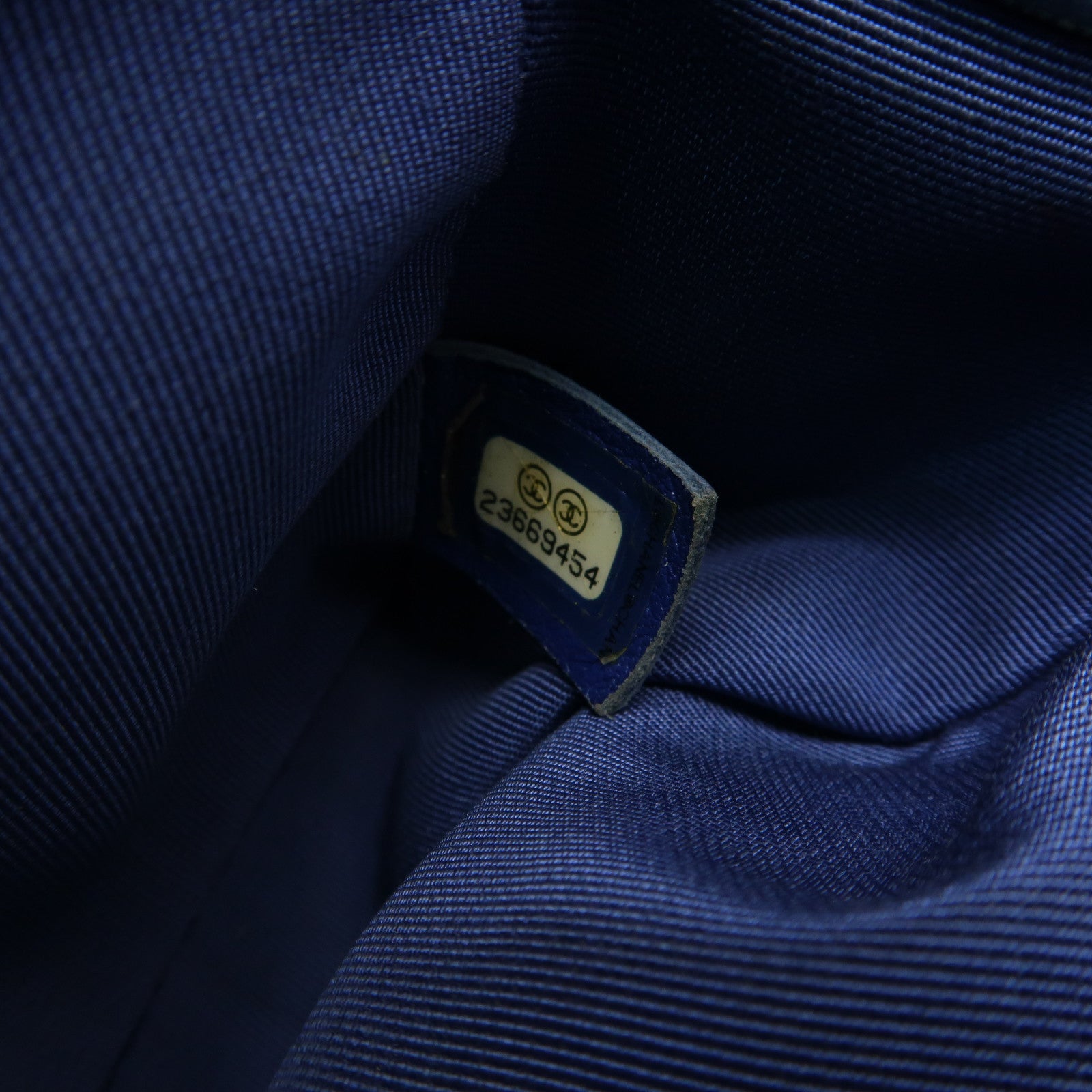 CHANEL 菱格Caviar皮革Boy 20銀扣鏈帶肩背袋藍色
