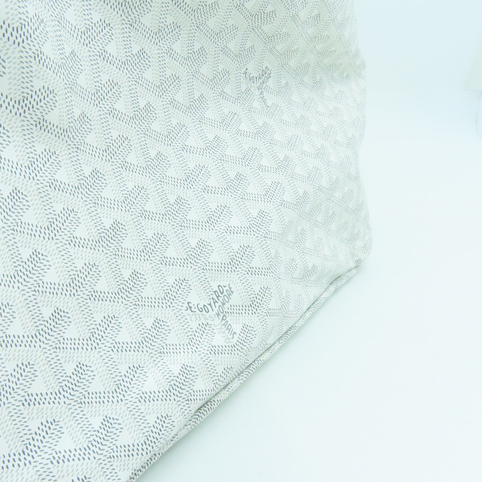 GOYARD 塗層帆布Saint Louis PM銀扣手挽袋白色