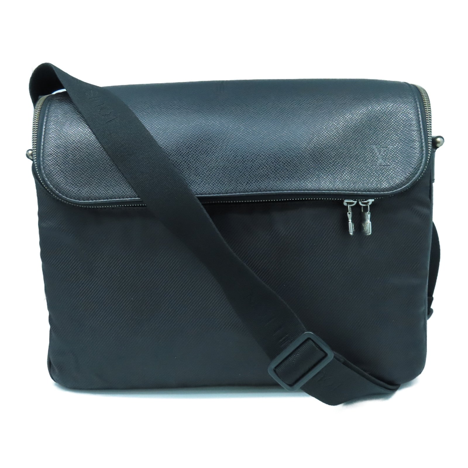 LOUIS VUITTON Taiga Shoulder Bag銀扣肩背袋黑色