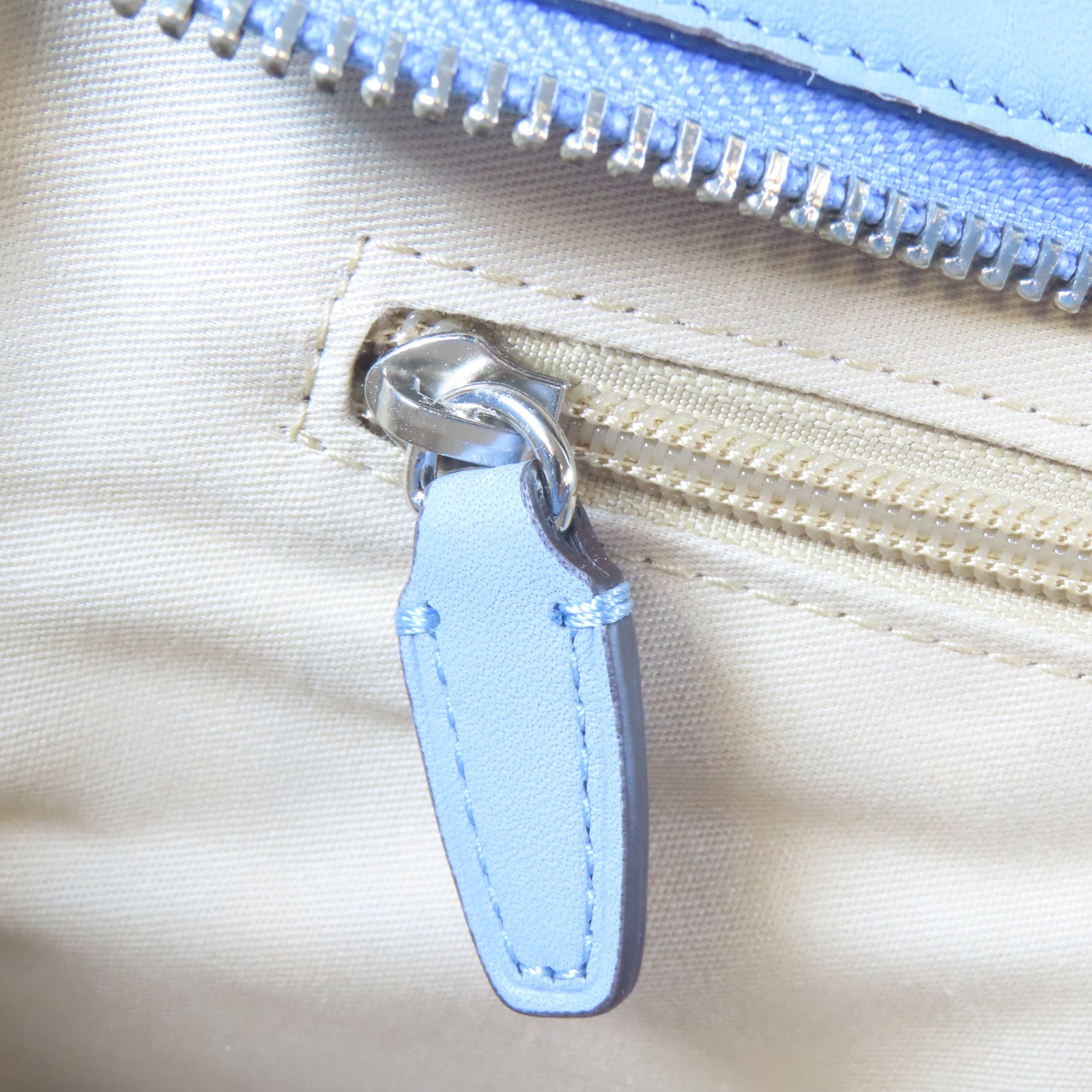 COACH 牛皮皮革Hand Bag銀扣手挽袋淺藍色