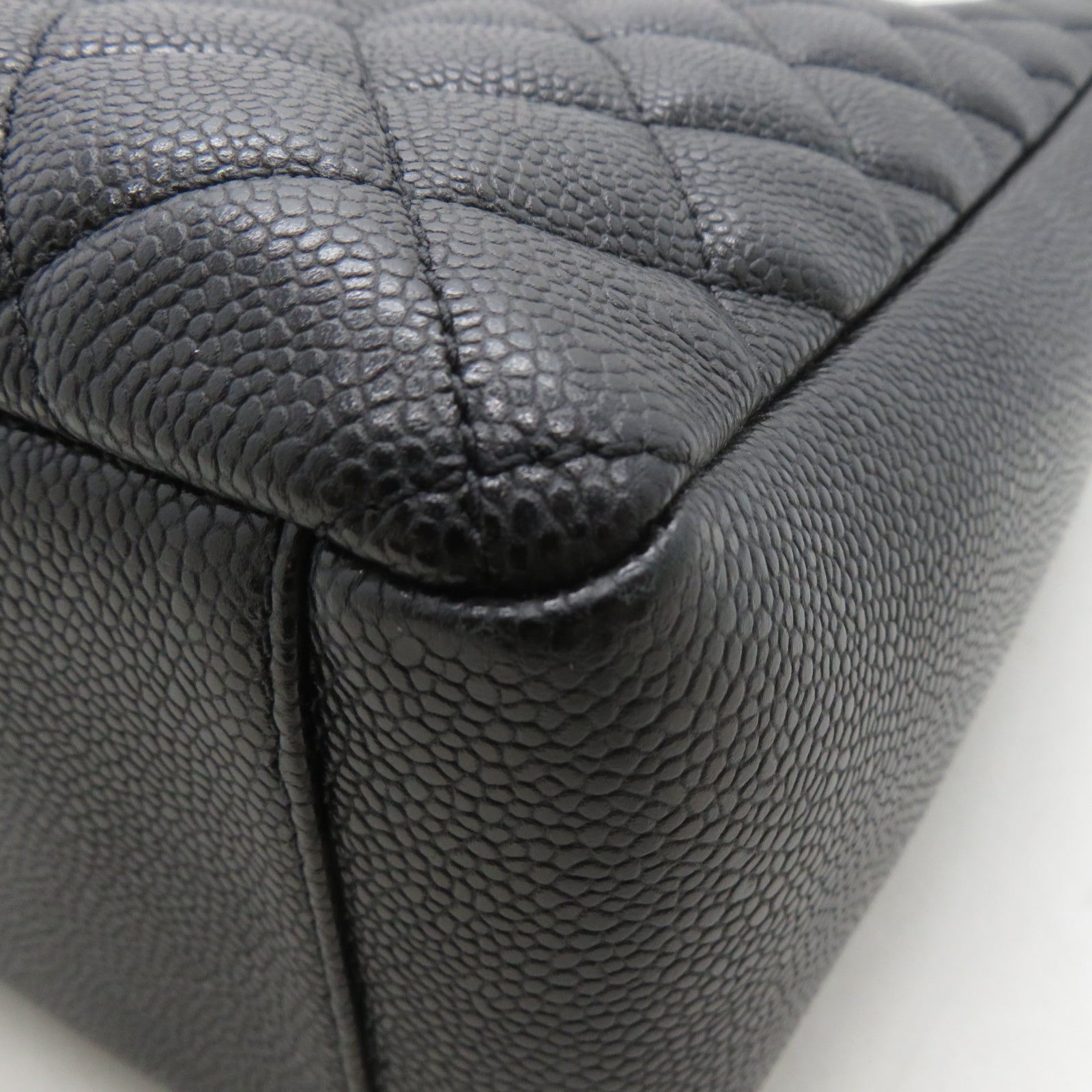 CHANEL 菱格牛皮皮革Chain Shoulder金扣鏈帶肩背袋黑色