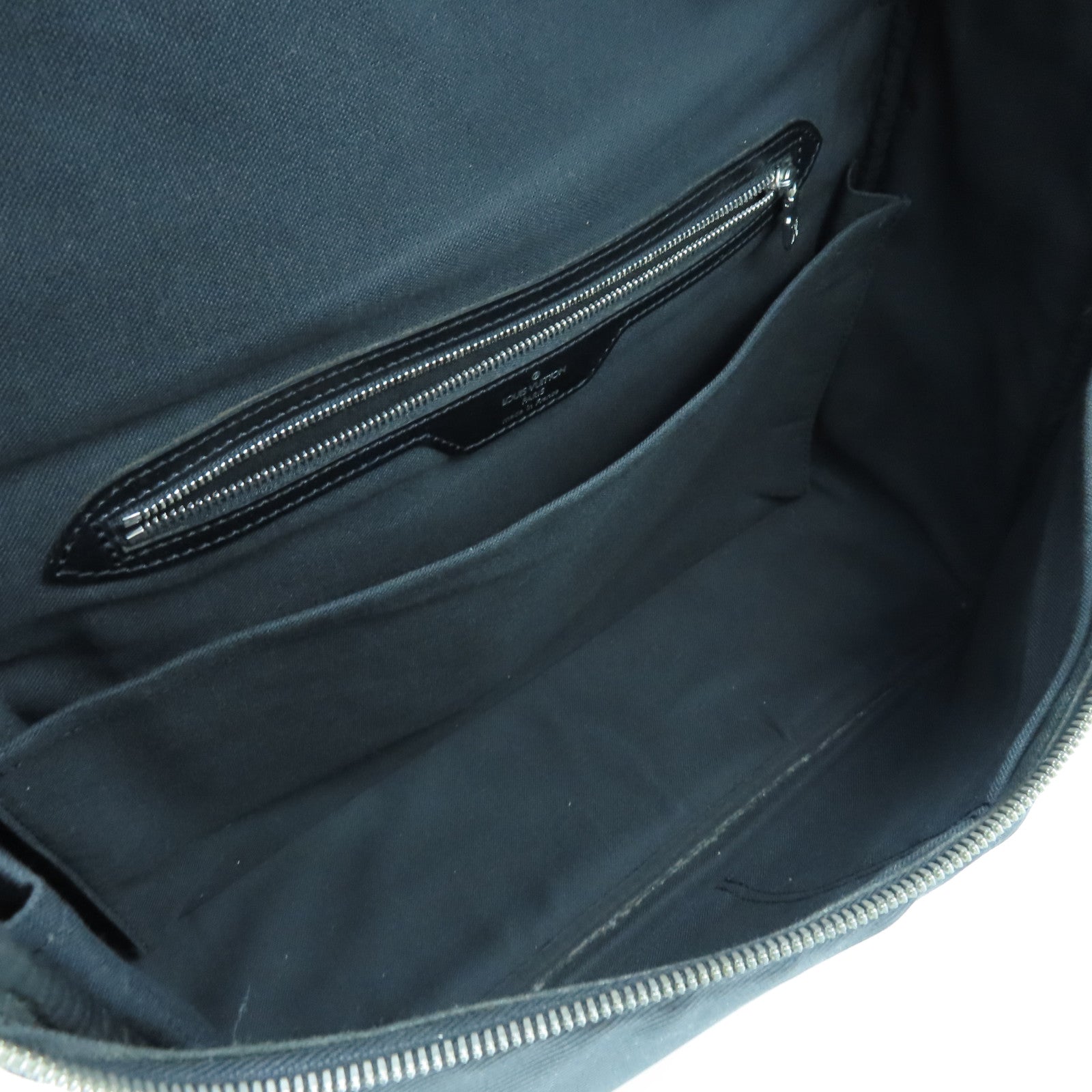 LOUIS VUITTON Taiga Shoulder Bag銀扣肩背袋黑色
