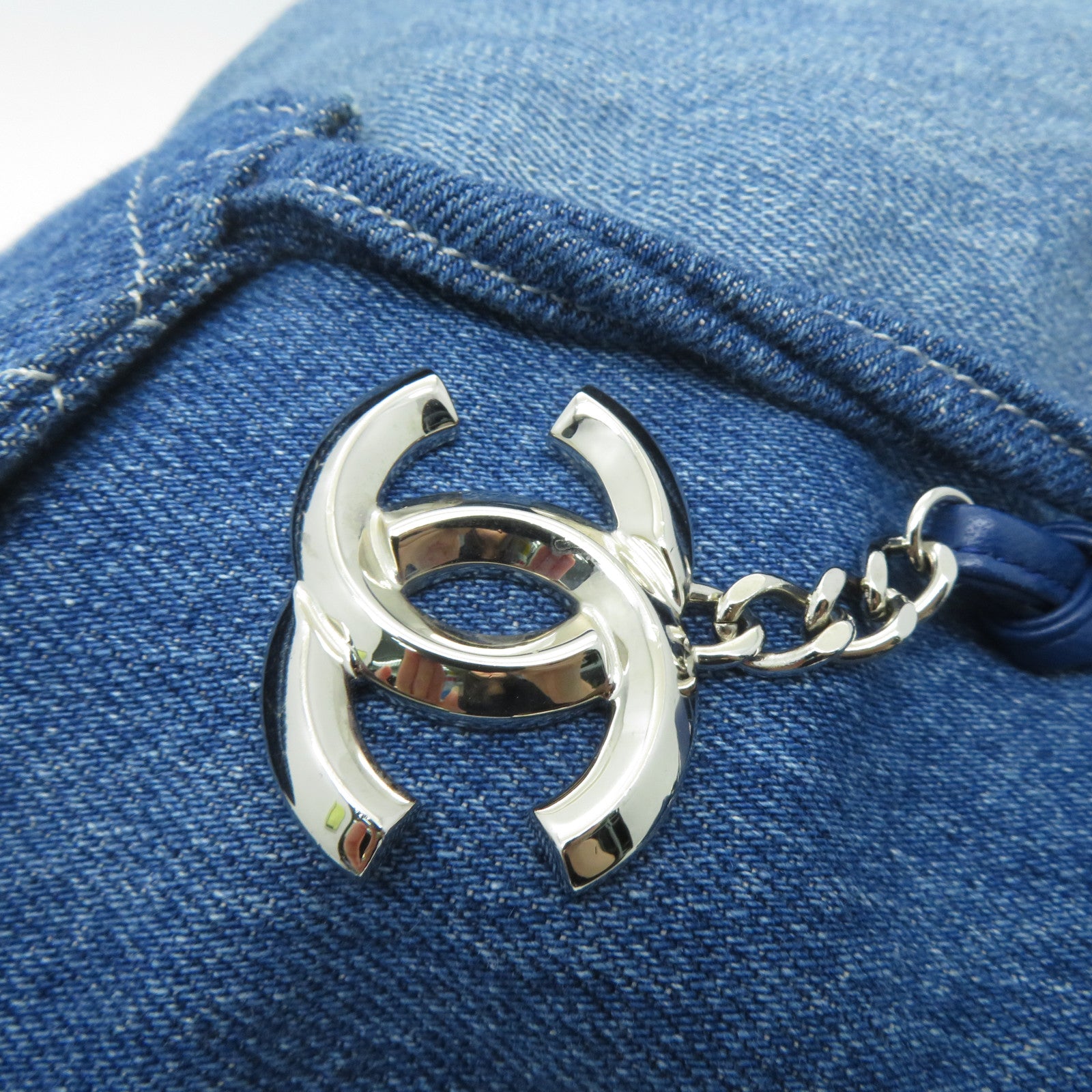 CHANEL 牛仔布Chain Shoulder銀扣鏈帶肩背袋藍色