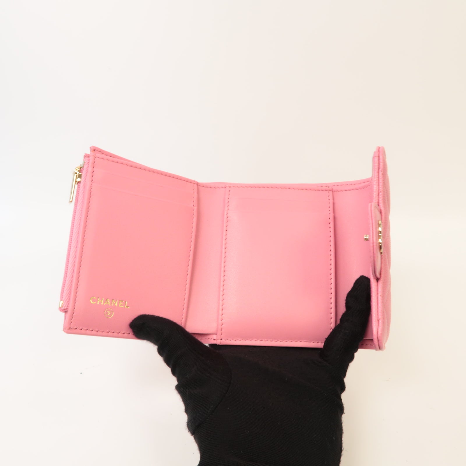 CHANEL 菱格Caviar皮革Classic Wallet金扣錢包粉紅色