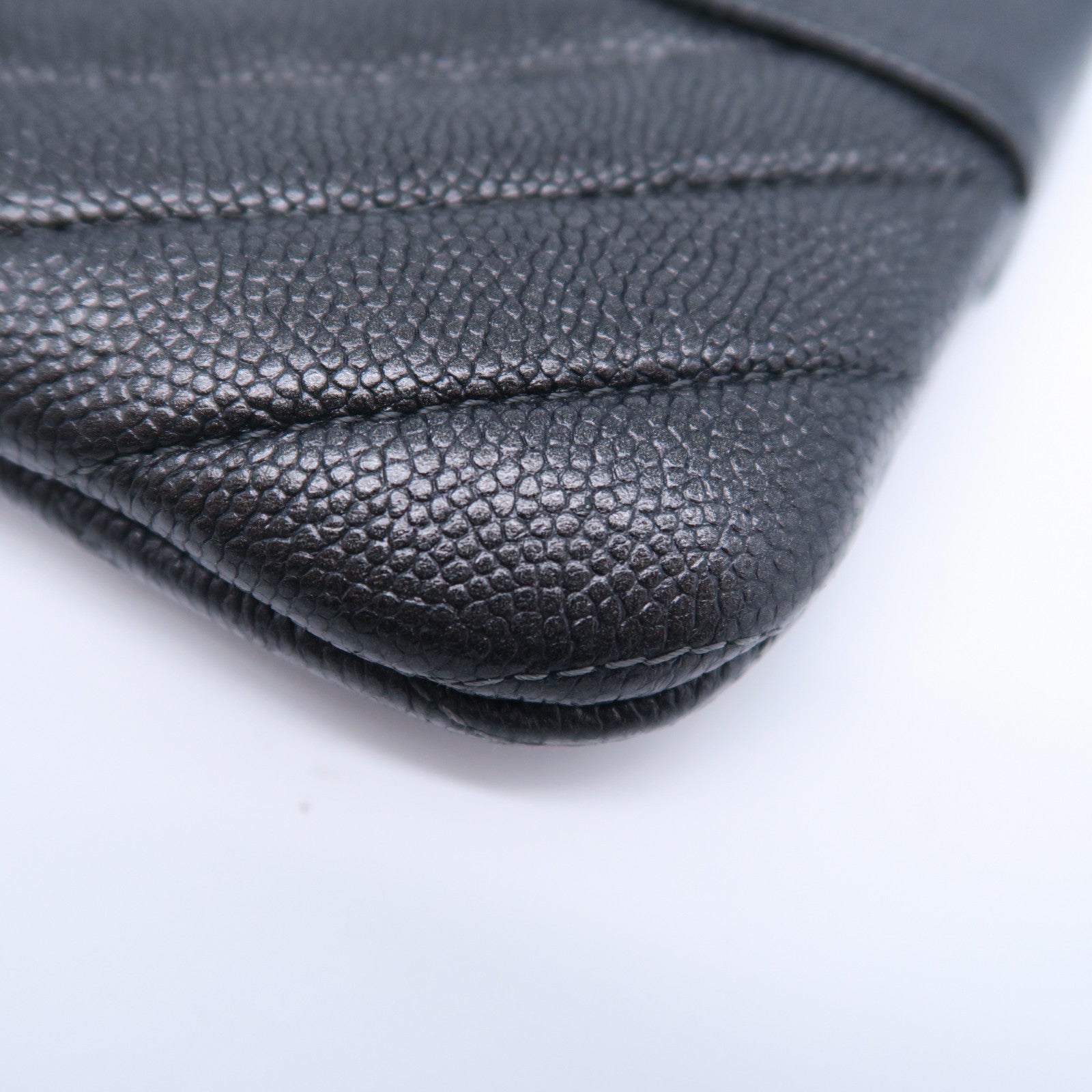 CHANEL 斜紋Caviar皮革Pouch金扣手拿包灰色