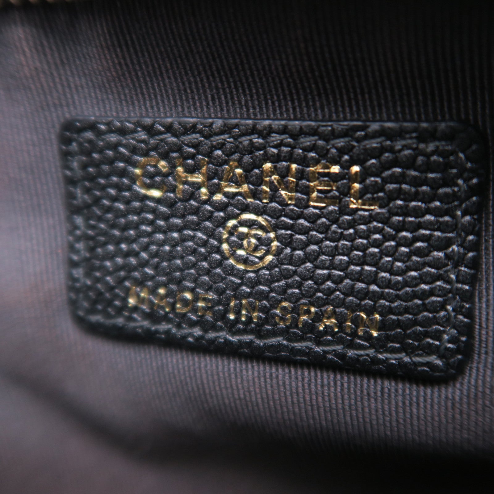 CHANEL 斜紋Caviar皮革Pouch金扣手拿包灰色