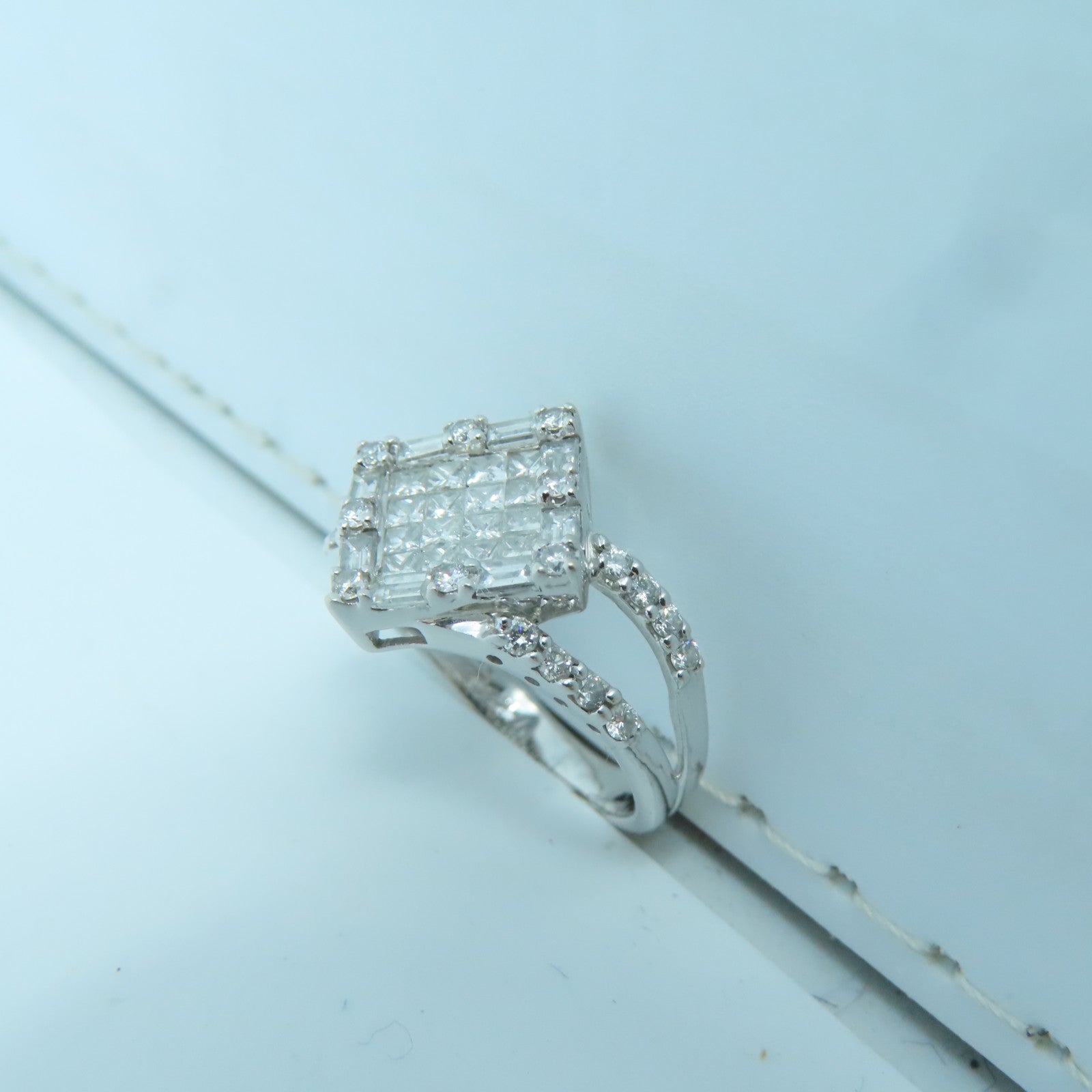 JEWELRY 18K White Gold Diamond Ring US#5.75