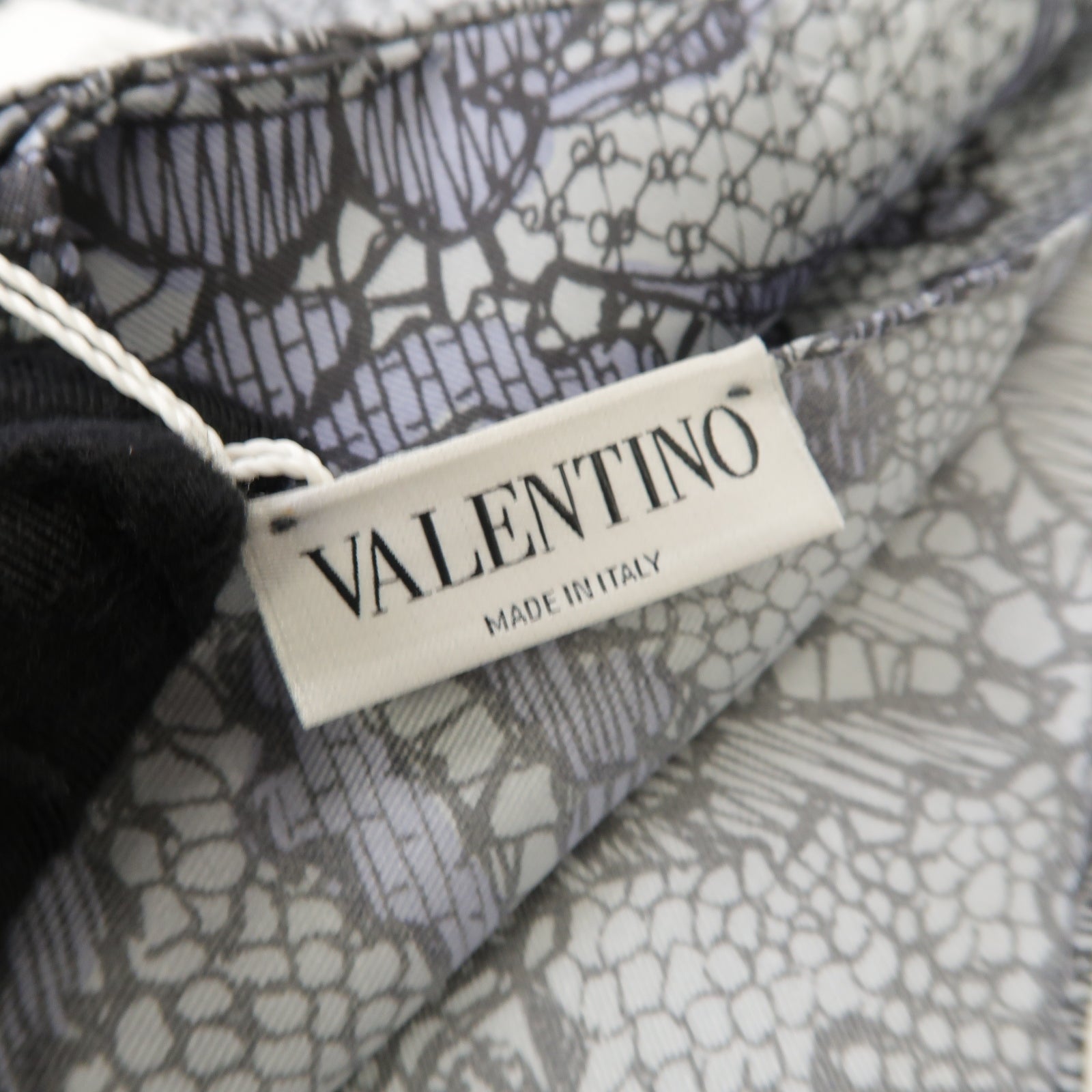 Valentino 絲質Scarf絲巾灰色/白色
