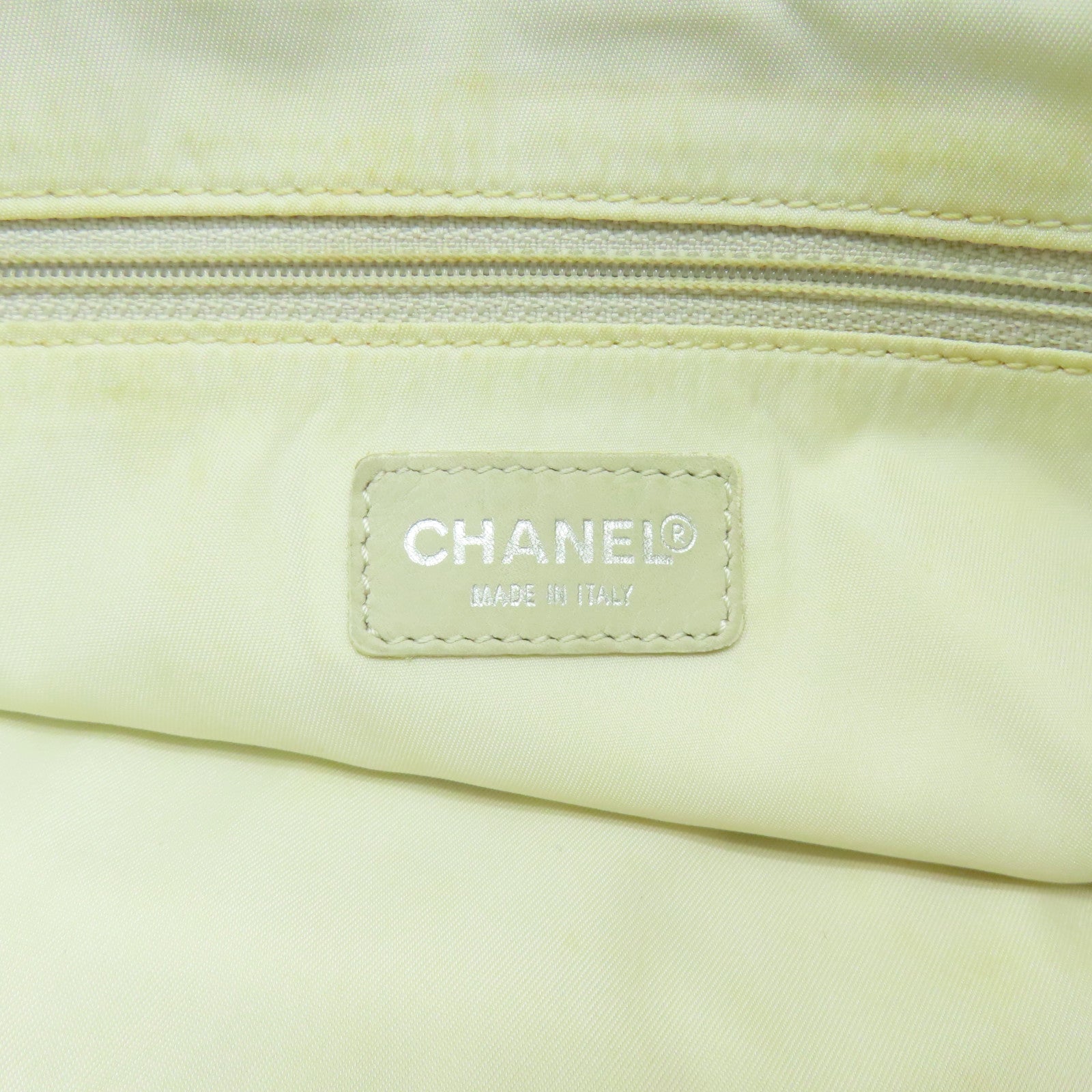 CHANEL 帆布New Travel Line 銀扣手挽袋米色